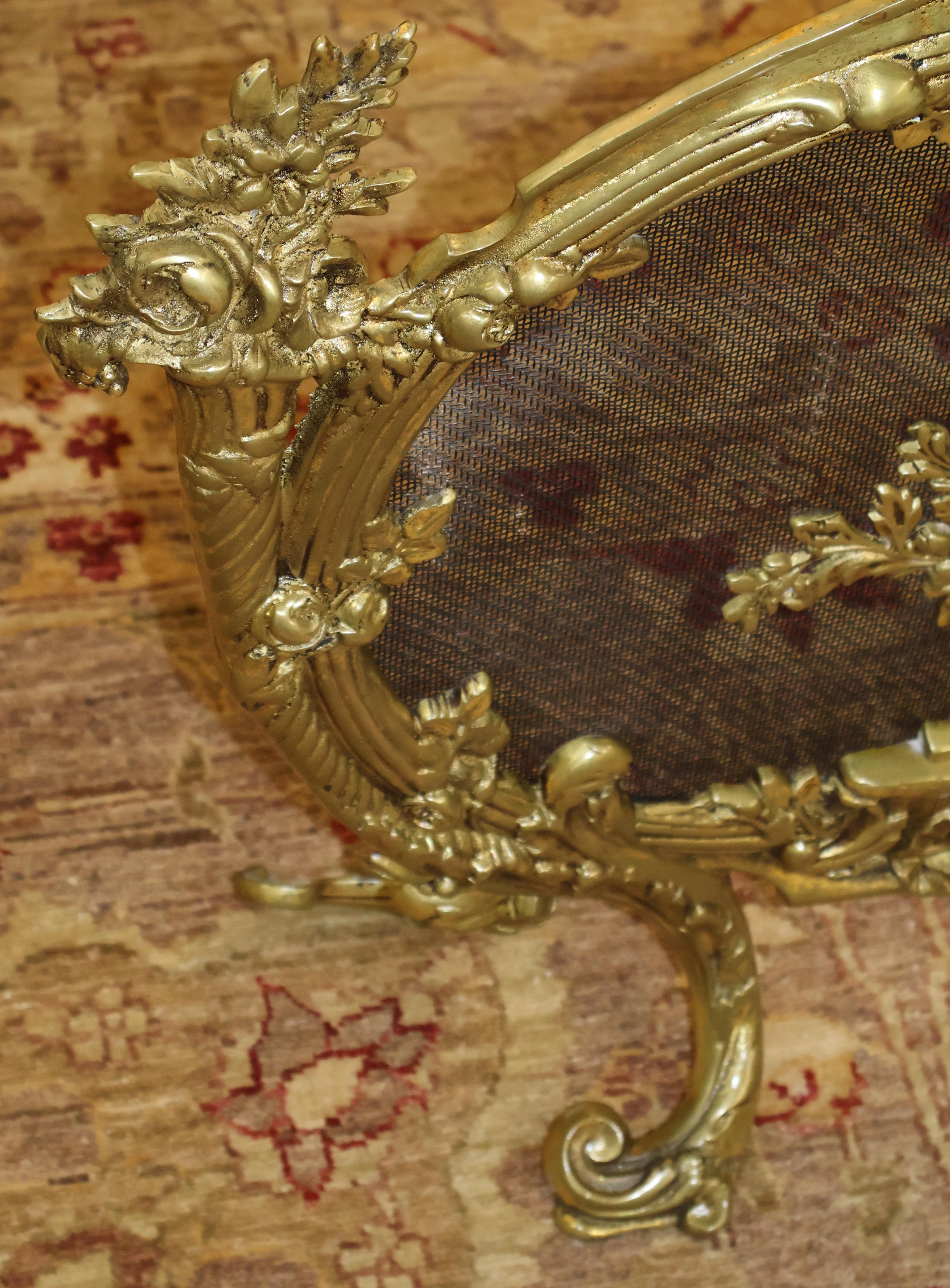 Antique French Louis XV Style Parafuoco in ottone di alta qualità in vendita 1