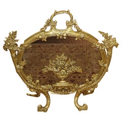Antique French Louis XV Style Pantalla de latón para chimenea de alta calidad