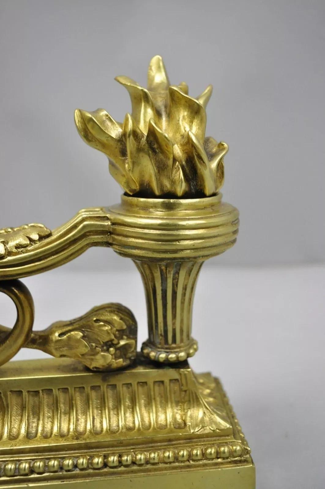 Antike französische Cherub Chenets-Kamin-Feuerböcke aus Bronze im Louis XV.-Stil aus Bronze, Paar (19. Jahrhundert) im Angebot