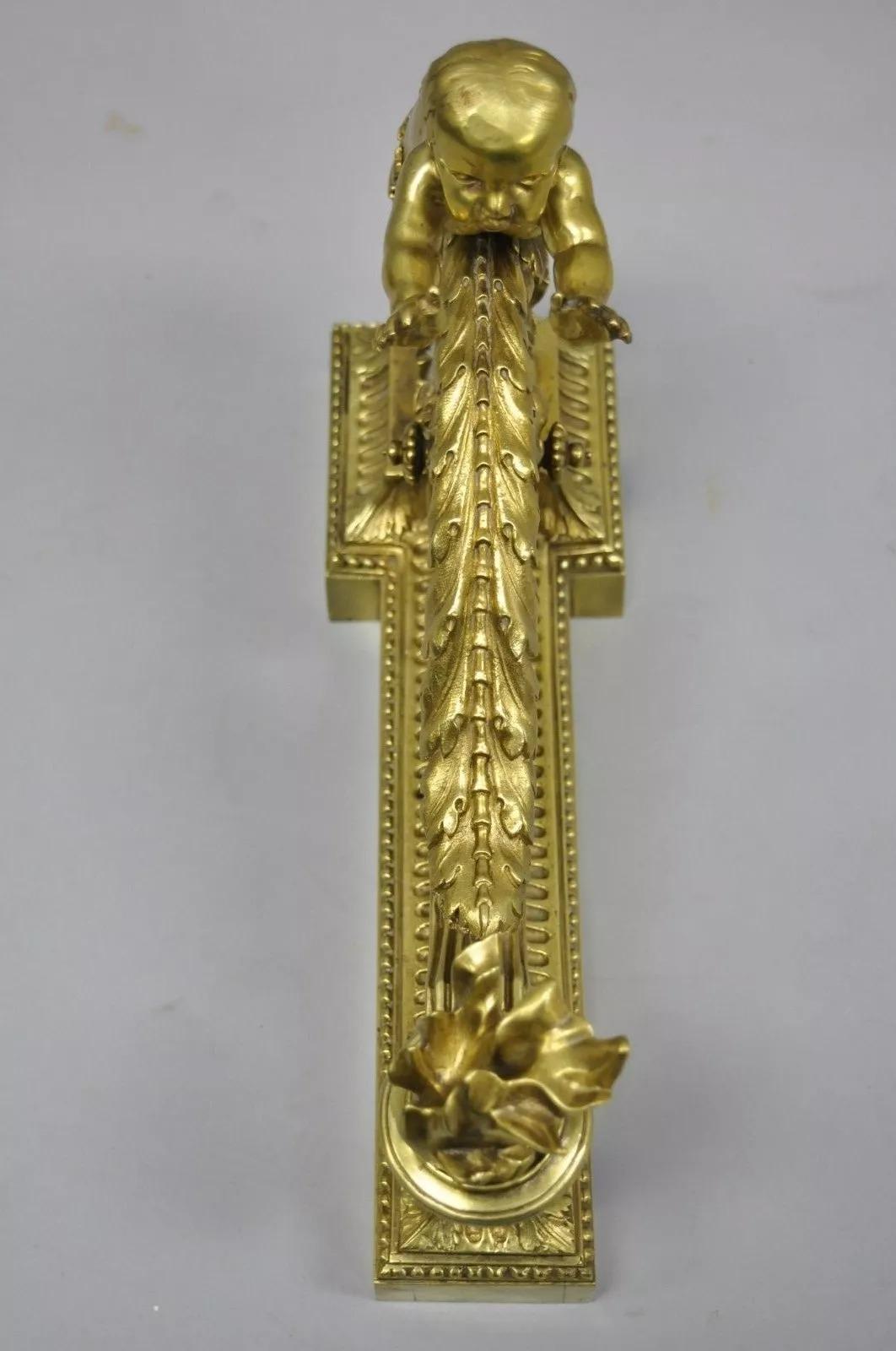 Antike französische Cherub Chenets-Kamin-Feuerböcke aus Bronze im Louis XV.-Stil aus Bronze, Paar im Angebot 1