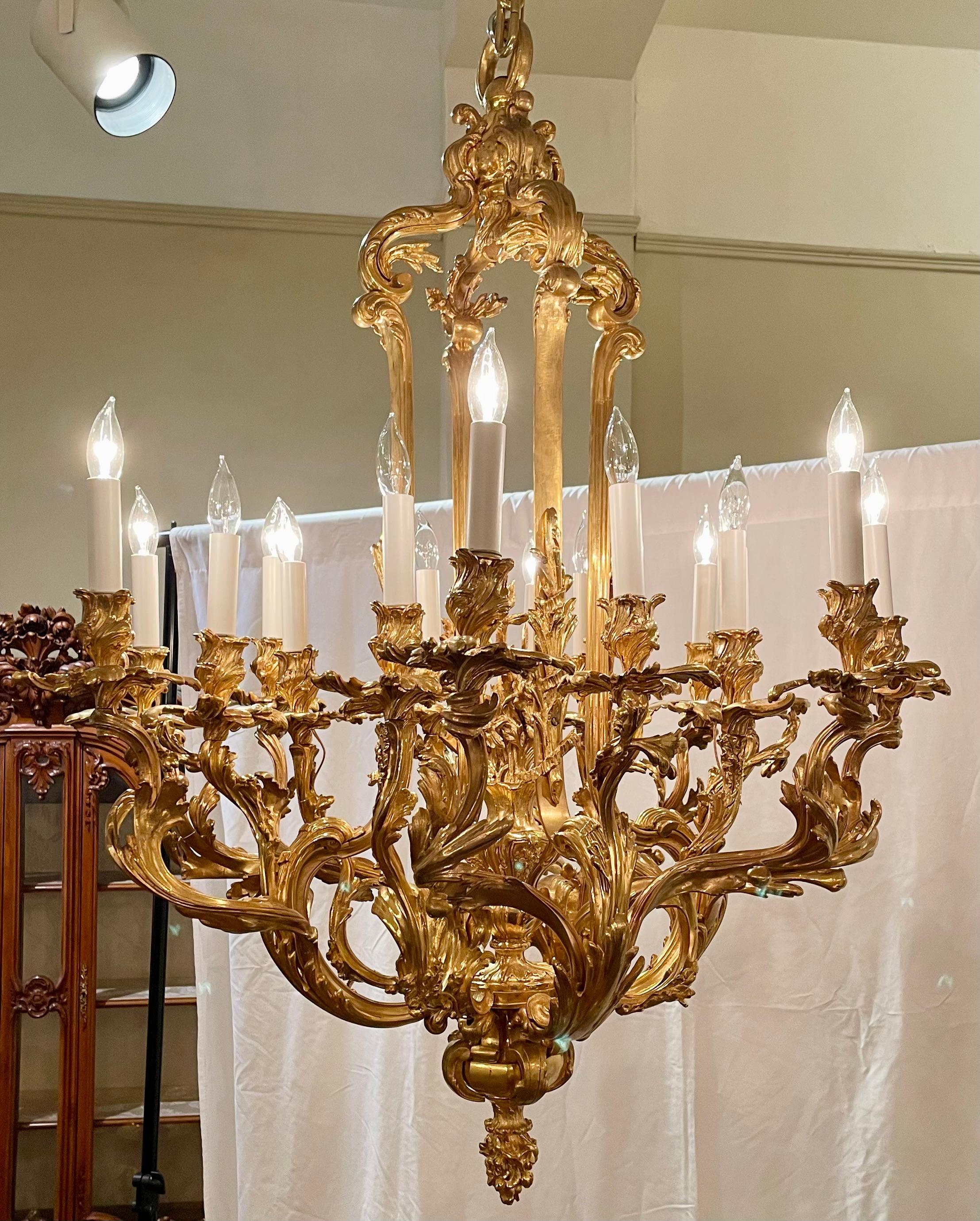 Antique French Louis XV Style Bronze D'Oré Chandelier, CIRCA 1880's. (Louis XV.) im Angebot