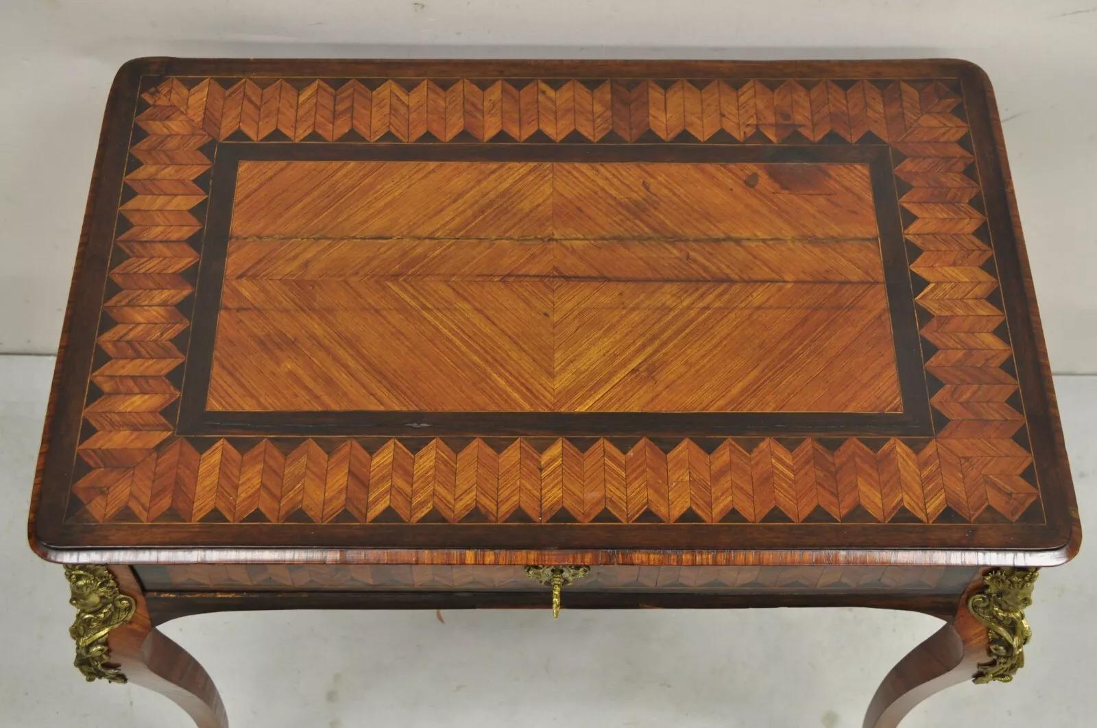 XIXe siècle Bureau d'écriture français ancien de style Louis XV à 1 tiroir incrusté de marqueterie sur bronze en vente