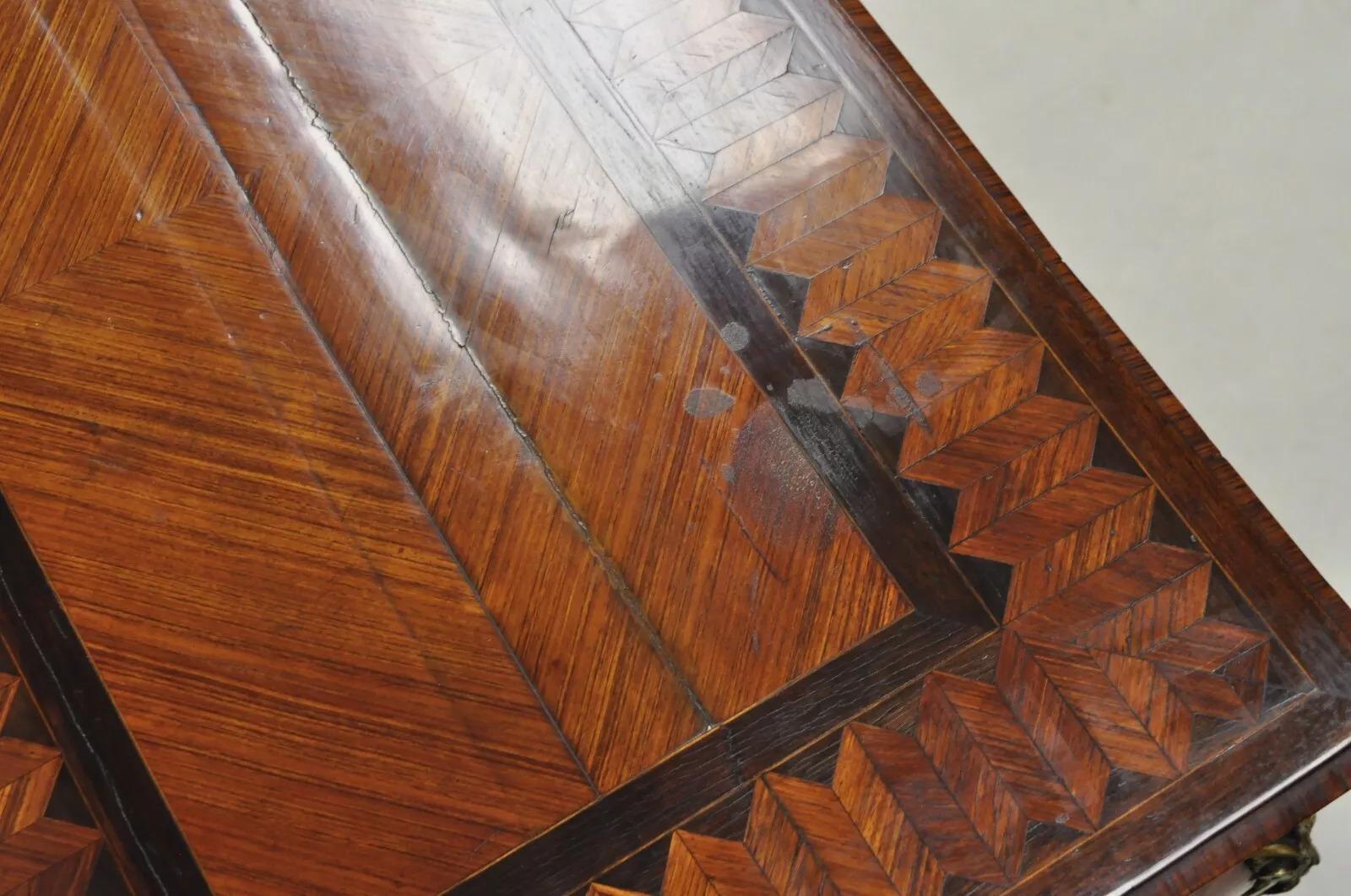 Bureau d'écriture français ancien de style Louis XV à 1 tiroir incrusté de marqueterie sur bronze en vente 2
