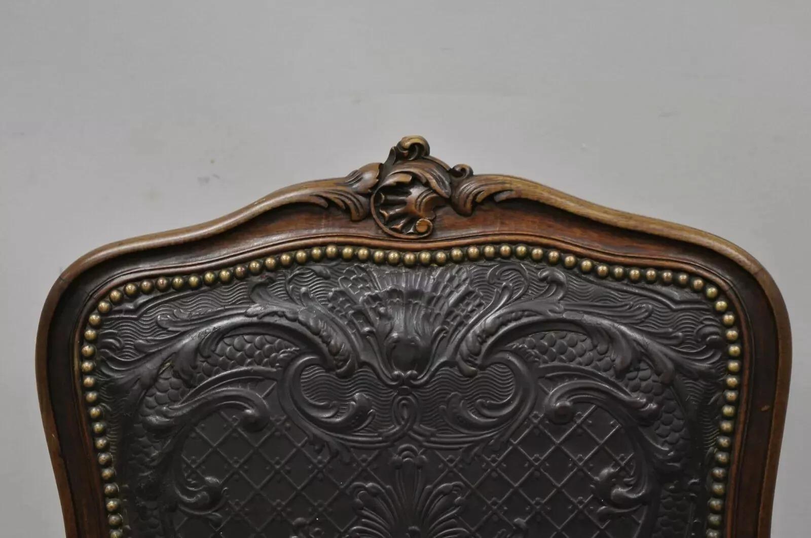 Ancienne chaise d'appoint en noyer de style Louis XV en cuir gaufré Brown (C) en vente 6