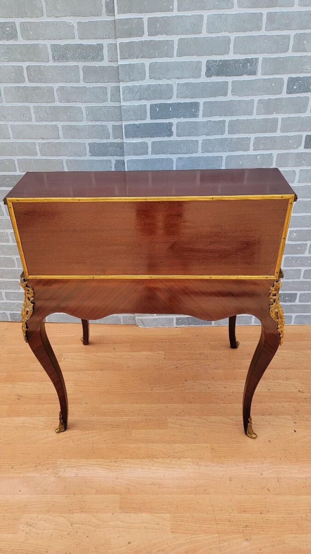 Bureau de Pente français ancien de style Louis XV pour femmes Bon état à Chicago, IL