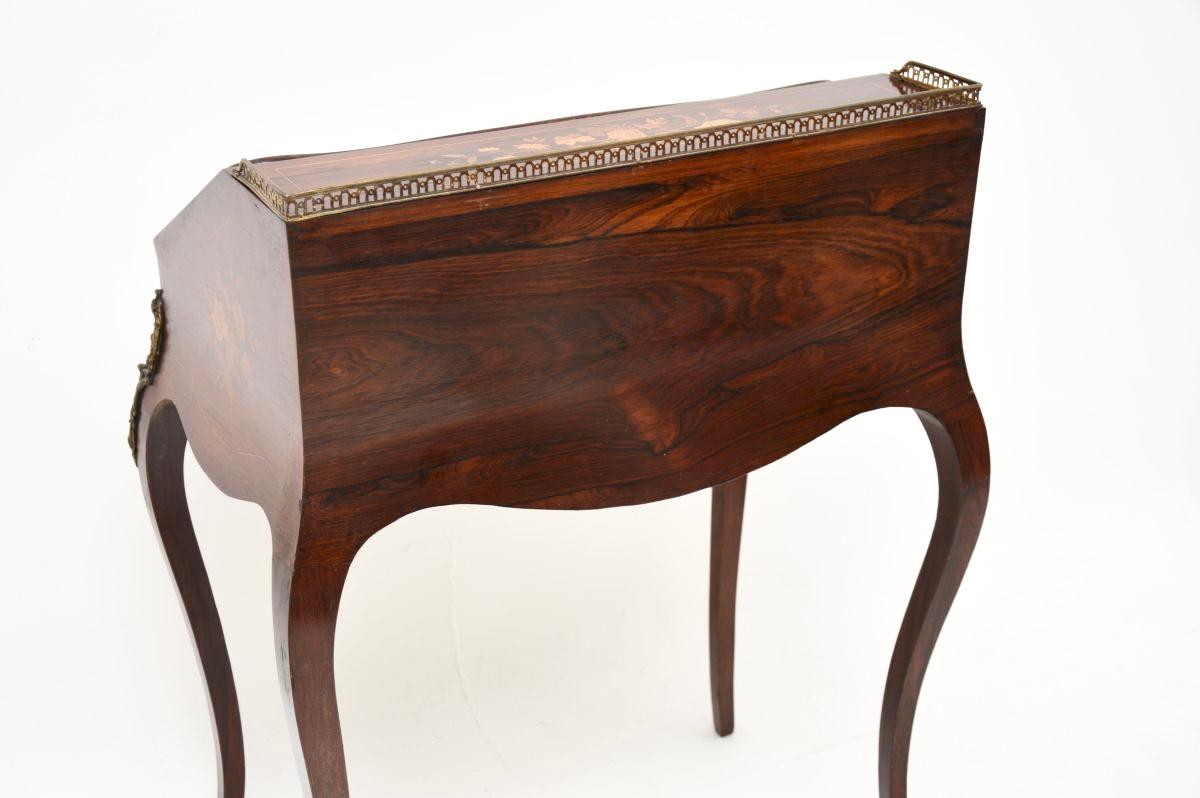 Bureau français ancien de style Louis XV en vente 1