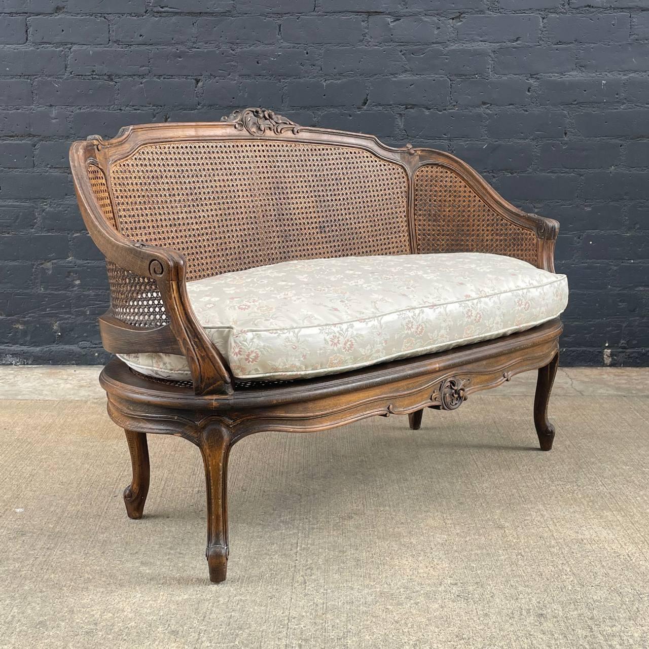 Antique French Louis XV Style Caned Settee Sofa In Good Condition For Sale In Los Angeles, CA