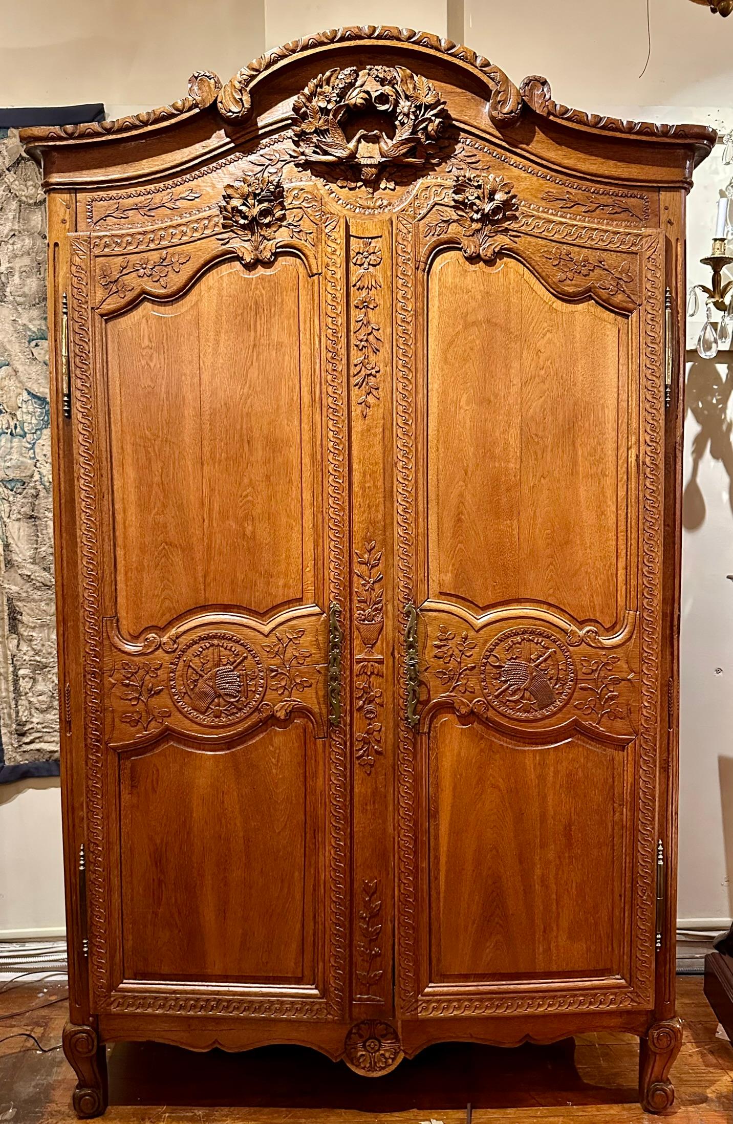 Français Antique French Louis XV Style Carved Oak 