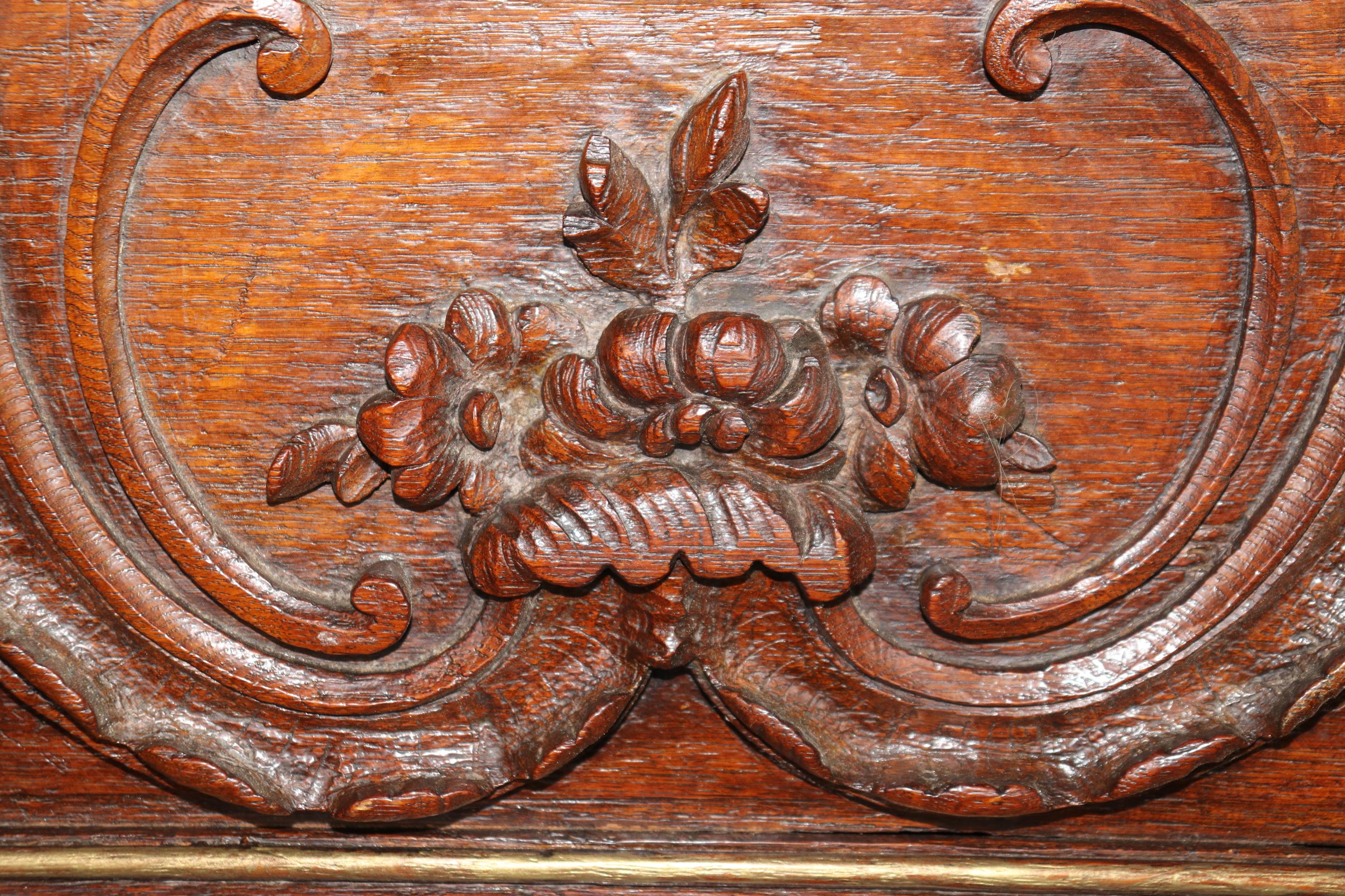 Antique French Louis XV Style Carved Oak Gilded Boiserie Door Topper In Good Condition For Sale In Swedesboro, NJ