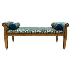 Antique French Louis XV Style Carved Painted Scroll Arm Bench Recién Tapizado