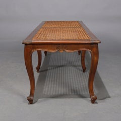 Banc long français de style Louis XV en noyer sculpté et canne:: 20ème siècle