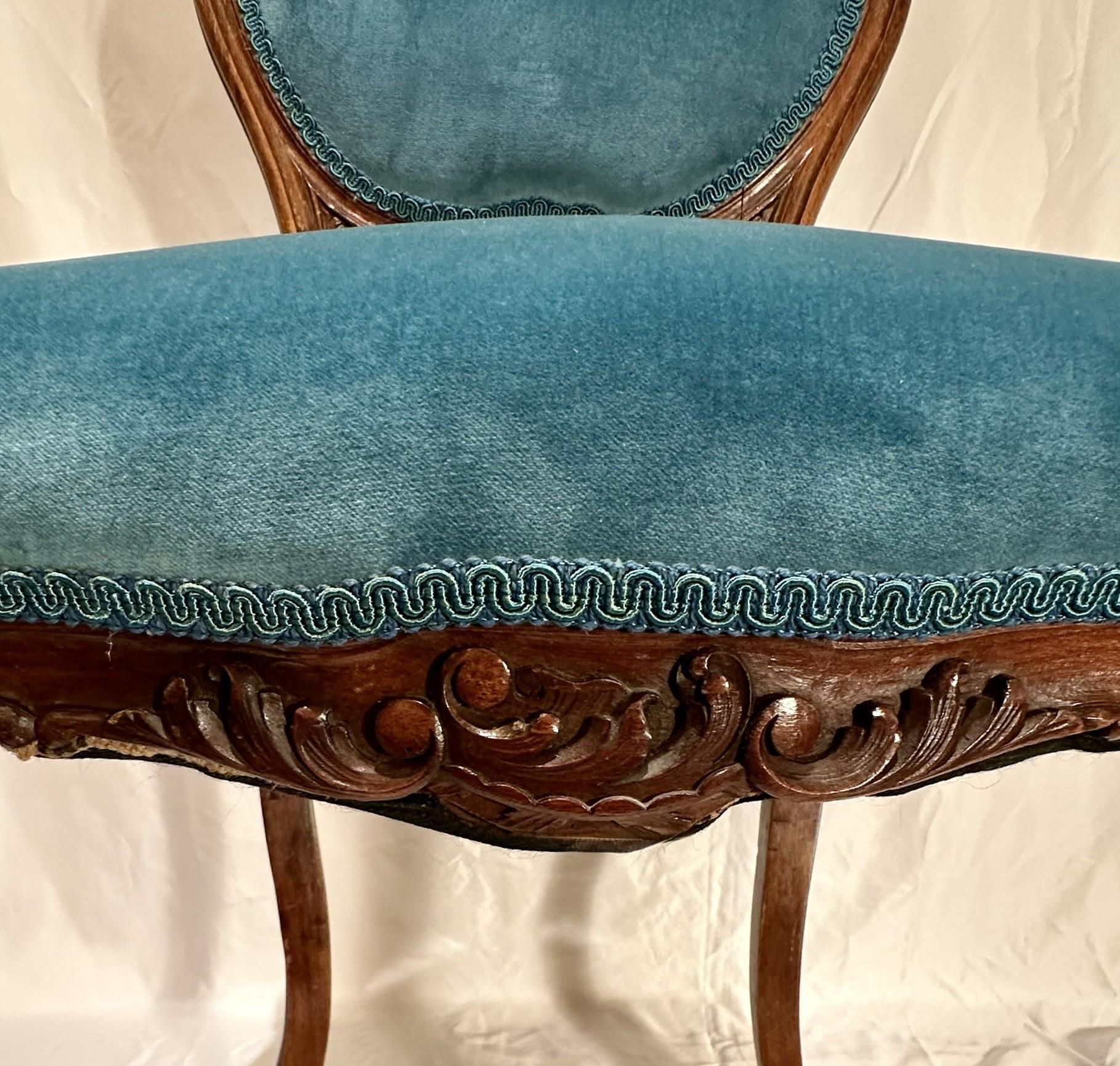 Noyer Antique French Louis XV Style Carved Walnut Chair, Circa 1880. en vente