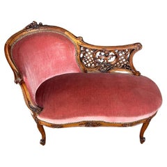 Antique French Louis XV-Style Carved Walnut Chaise Lounge