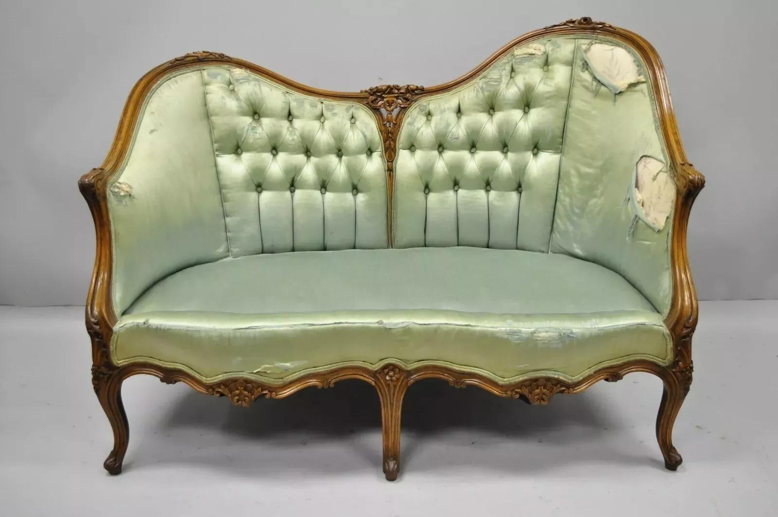 Antique French Louis XV Style Carved Walnut Double Hump Back Settee Loveseat in vendita 3