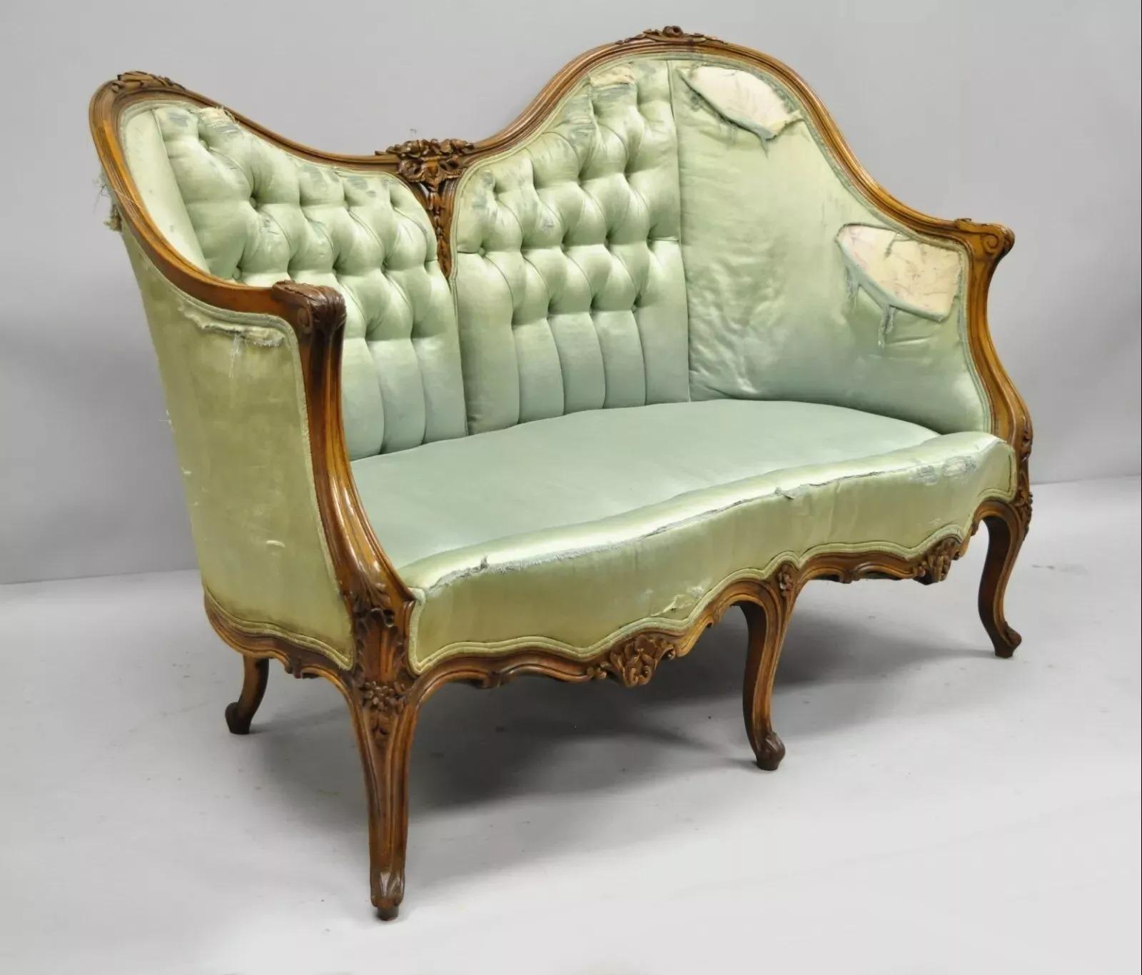 Antique French Louis XV Style Carved Walnut Double Hump Back Settee Loveseat in vendita 5