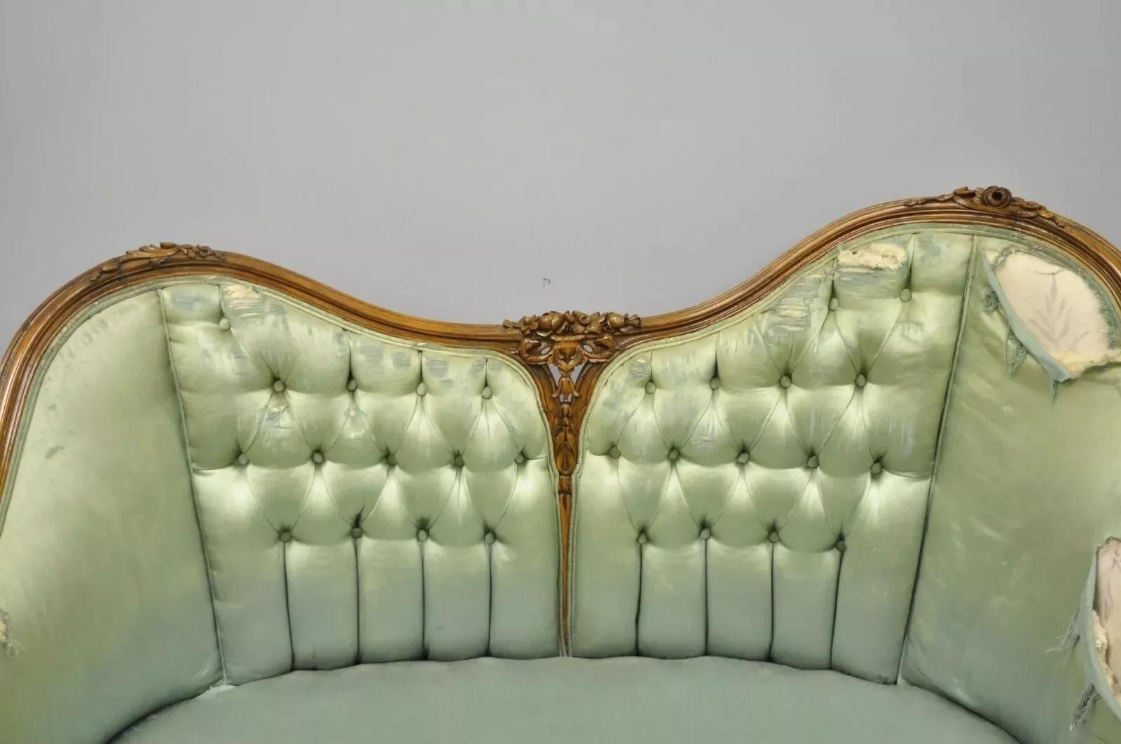 Luigi XV Antique French Louis XV Style Carved Walnut Double Hump Back Settee Loveseat in vendita