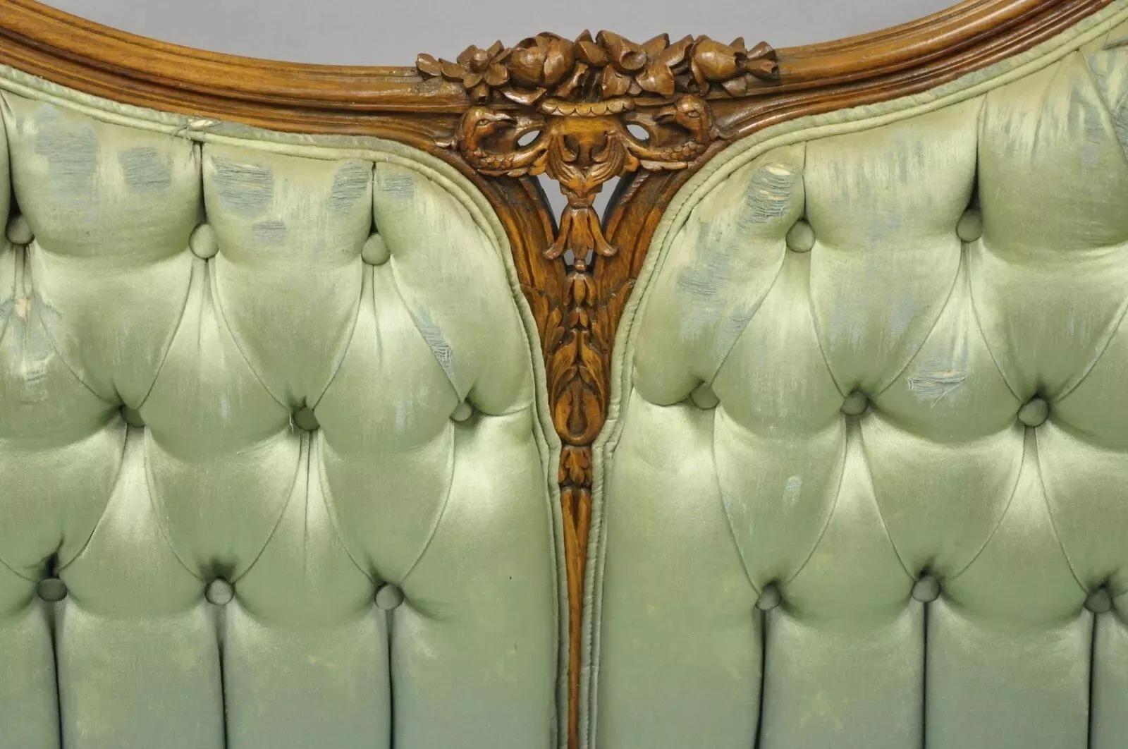 Antique French Louis XV Style Carved Walnut Double Hump Back Settee Loveseat In condizioni buone in vendita a Philadelphia, PA