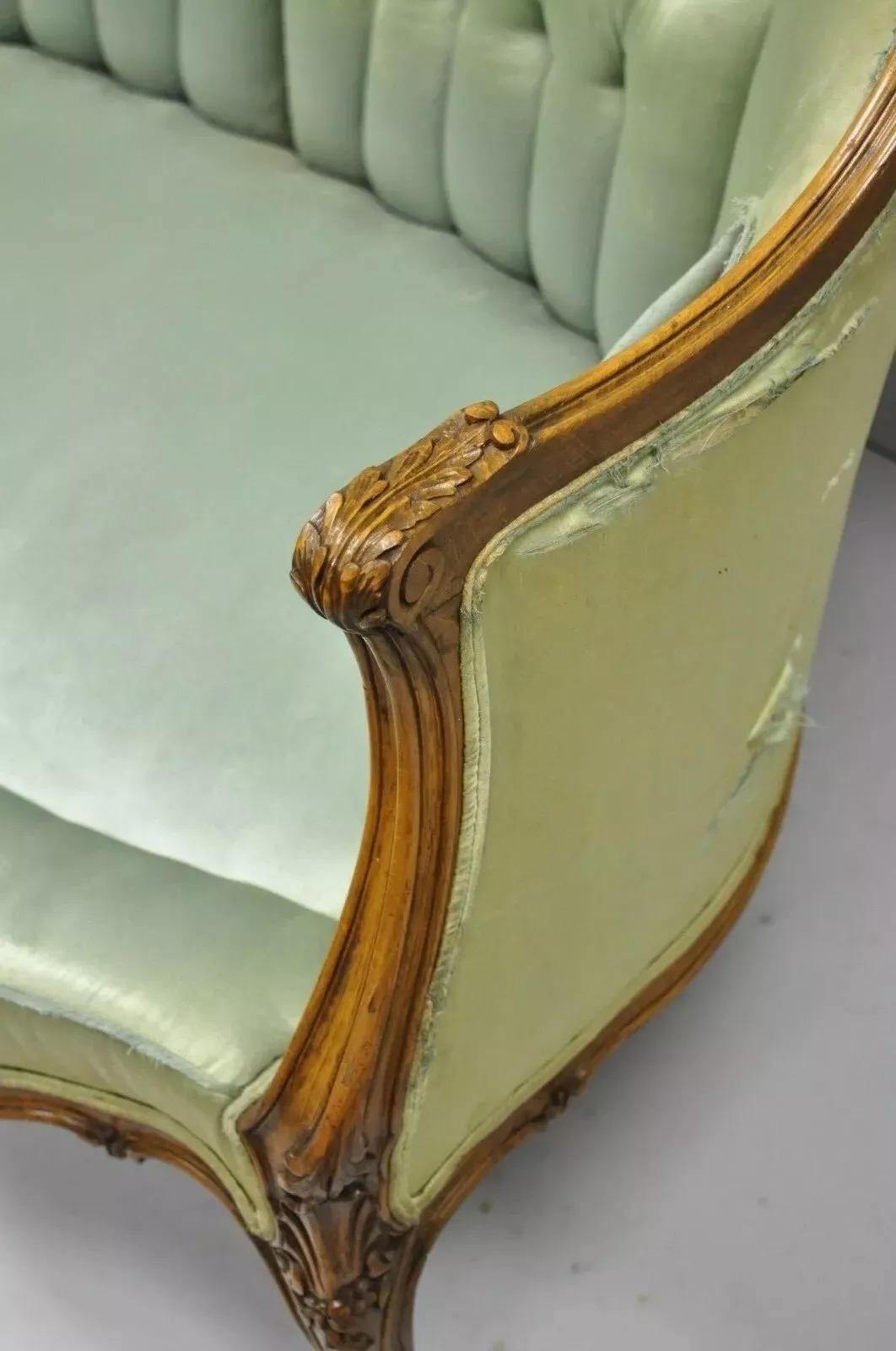Noce Antique French Louis XV Style Carved Walnut Double Hump Back Settee Loveseat in vendita