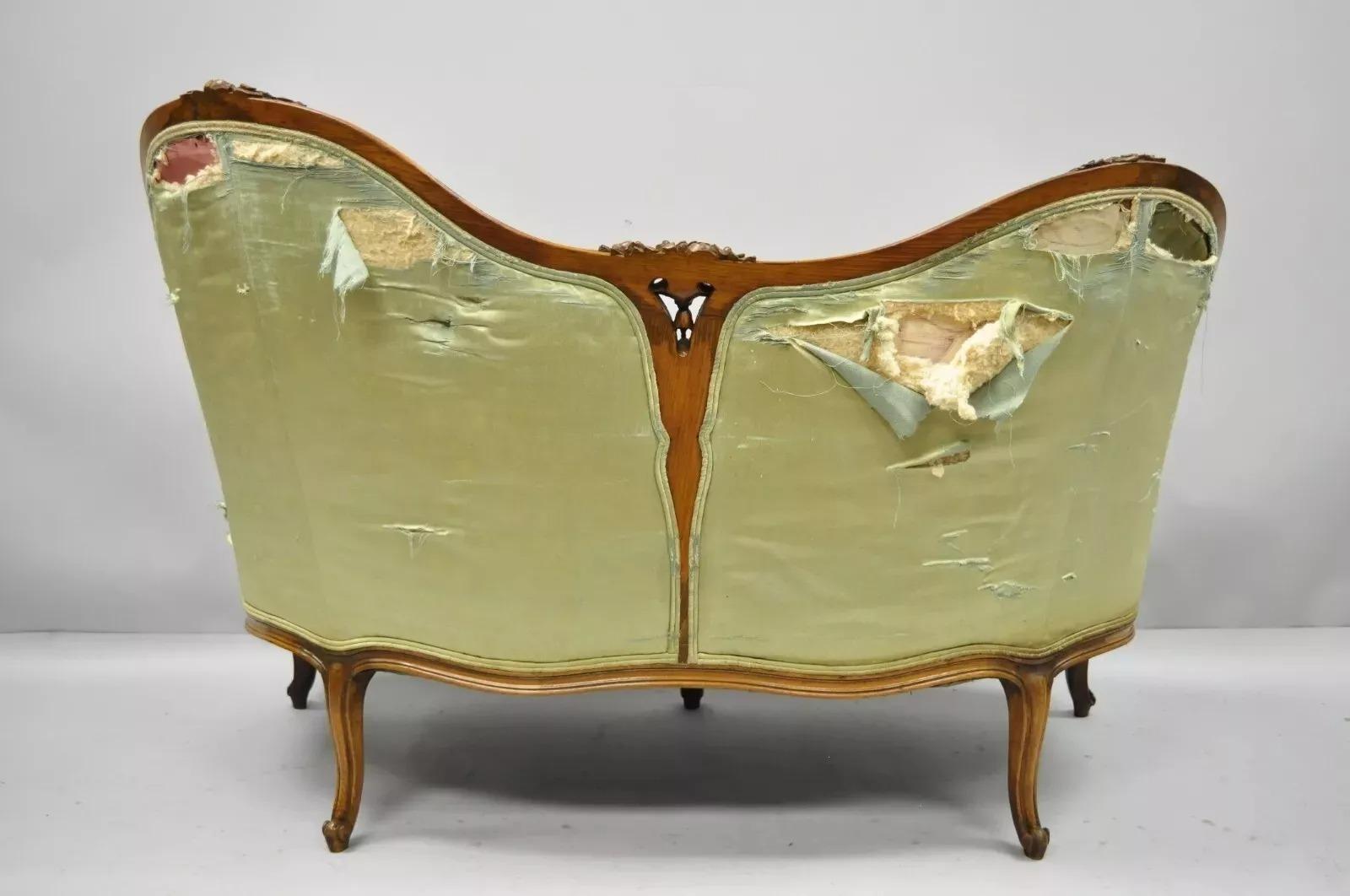 Antique French Louis XV Style Carved Walnut Double Hump Back Settee Loveseat in vendita 1