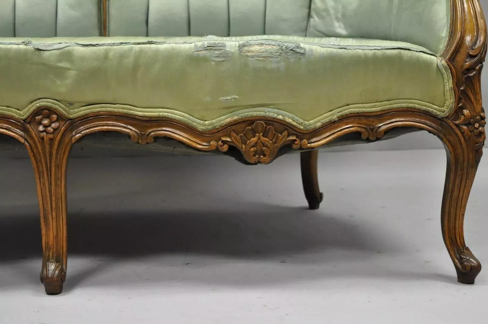 Antique French Louis XV Style Carved Walnut Double Hump Back Settee Loveseat in vendita 2