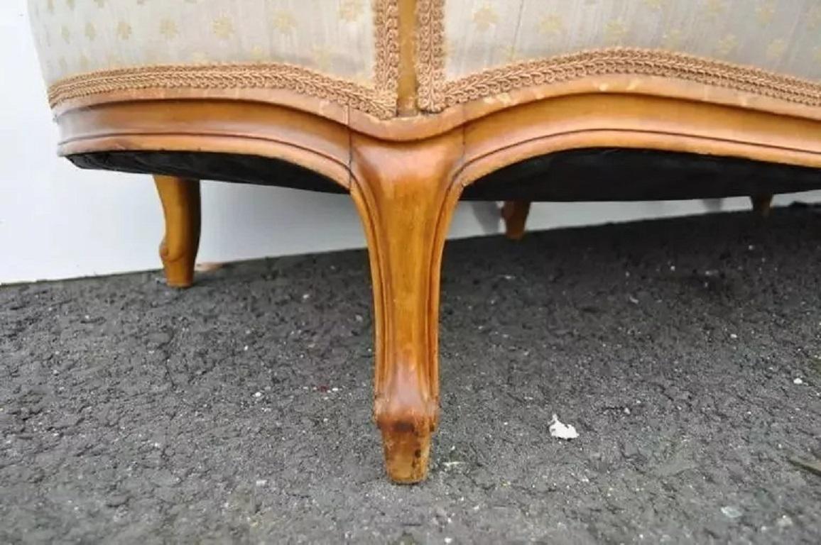 20ième siècle Canapé ancien français de style Louis XV sculpté en noyer doré Canape en vente
