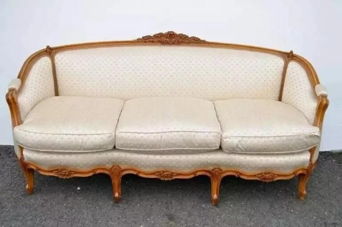 Canapé ancien français de style Louis XV sculpté en noyer doré Canape en vente 3