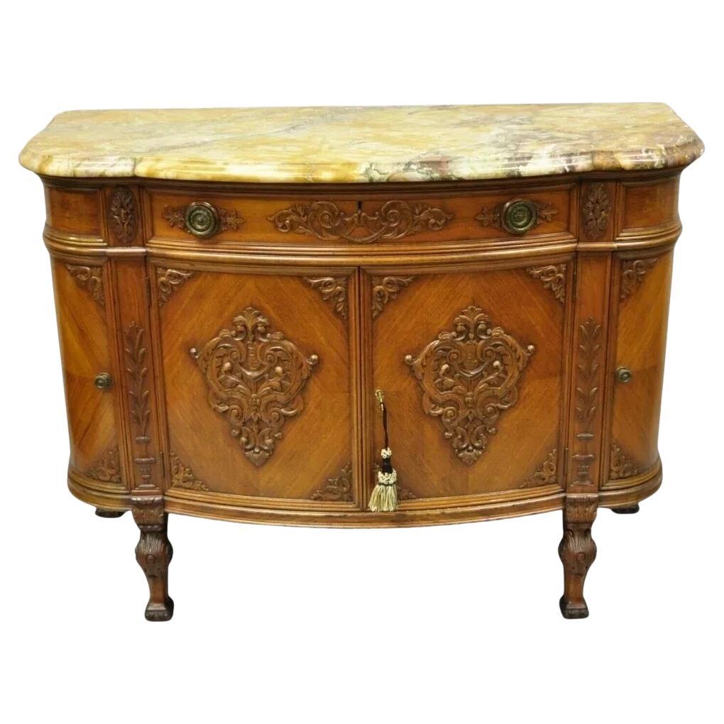 Ancienne armoire buffet en noyer sculpté de style Louis XV