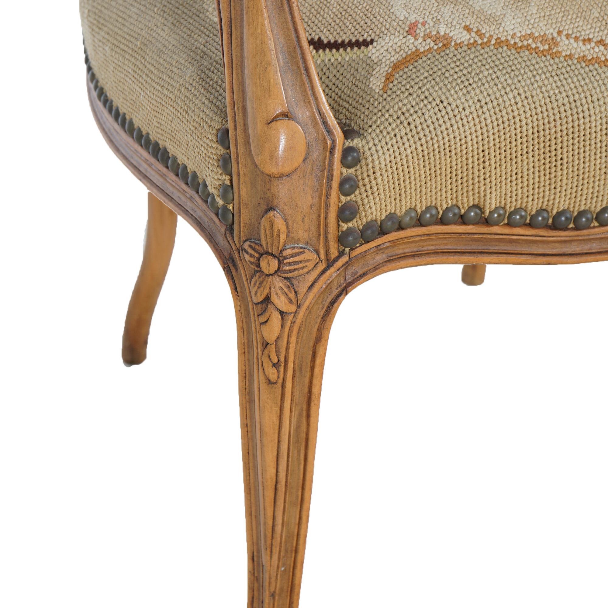 Antiquité française Style Upholstering en noyer sculpté de style Louis XV C1920 Bon état - En vente à Big Flats, NY