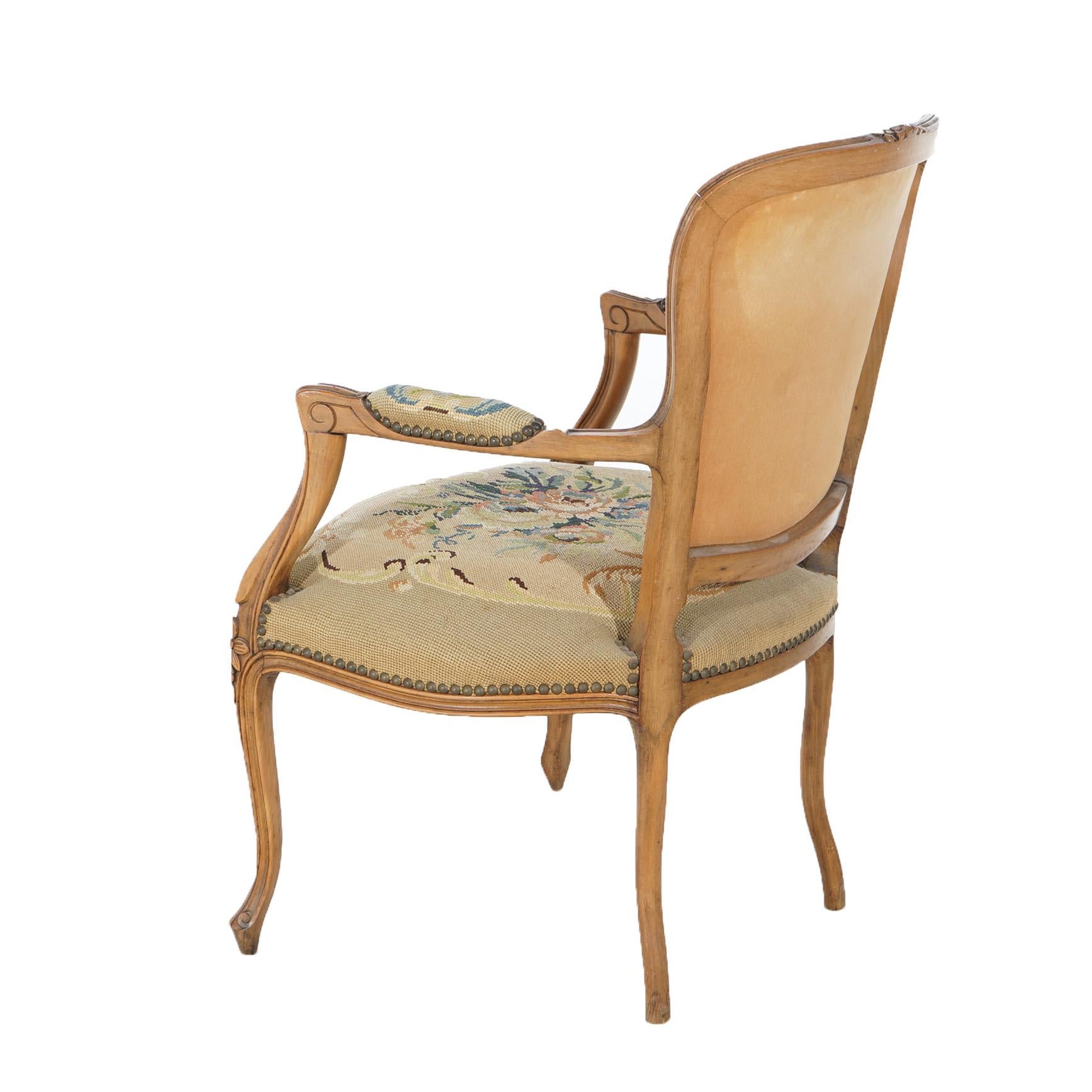 Antiquité française Style Upholstering en noyer sculpté de style Louis XV C1920 en vente 1