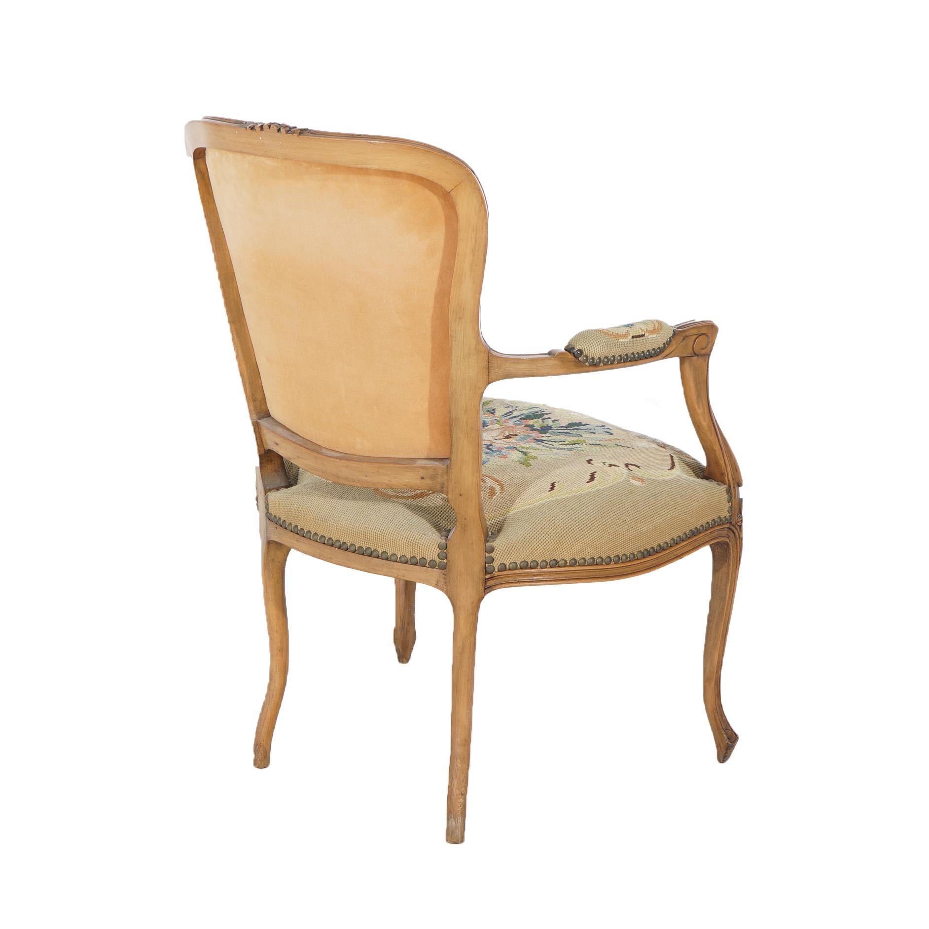 Antiquité française Style Upholstering en noyer sculpté de style Louis XV C1920 en vente 2