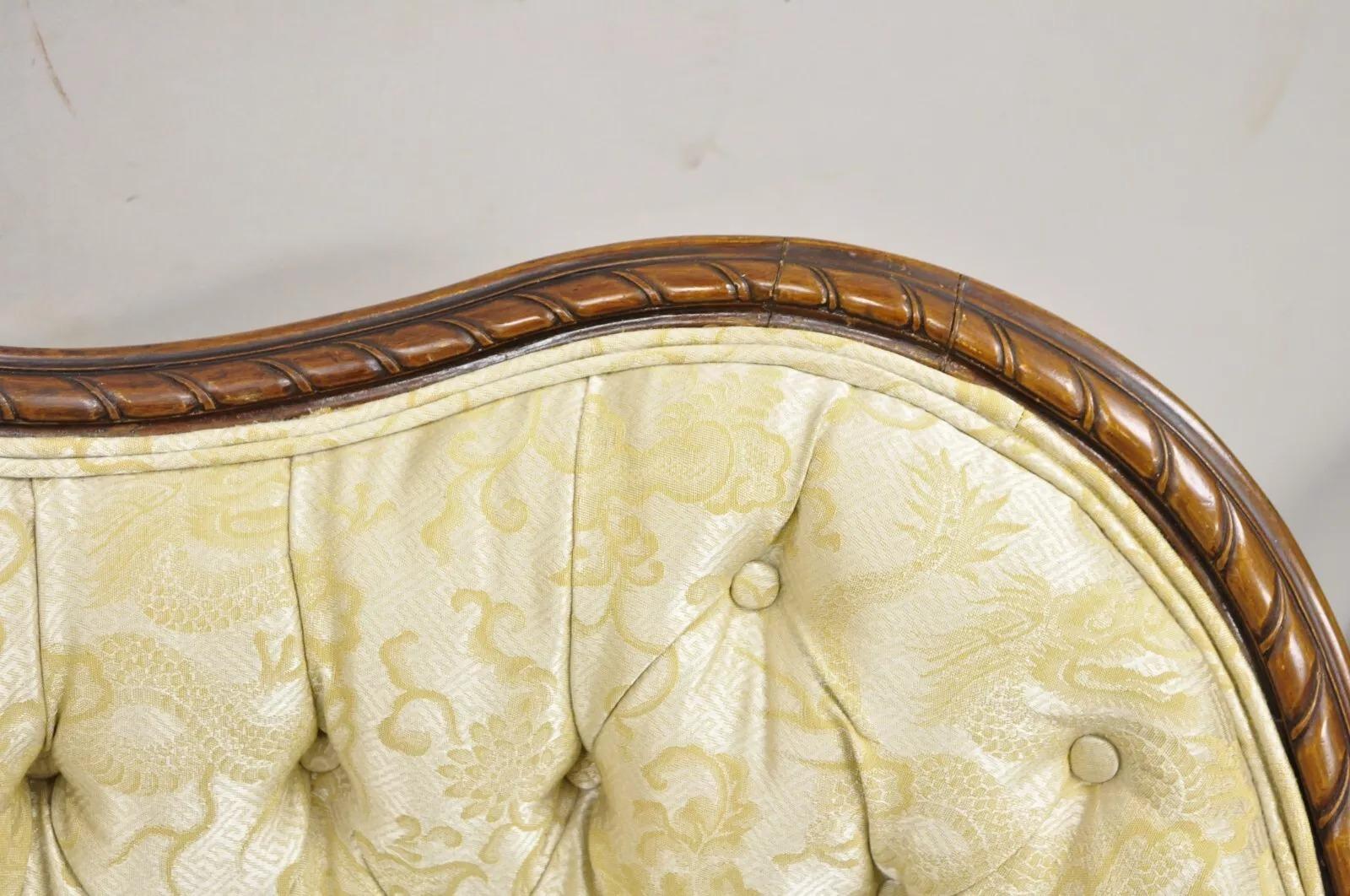 Antique French Louis XV Style Carved Walnut Serpentine Settee Sofa Loveseat in vendita 5
