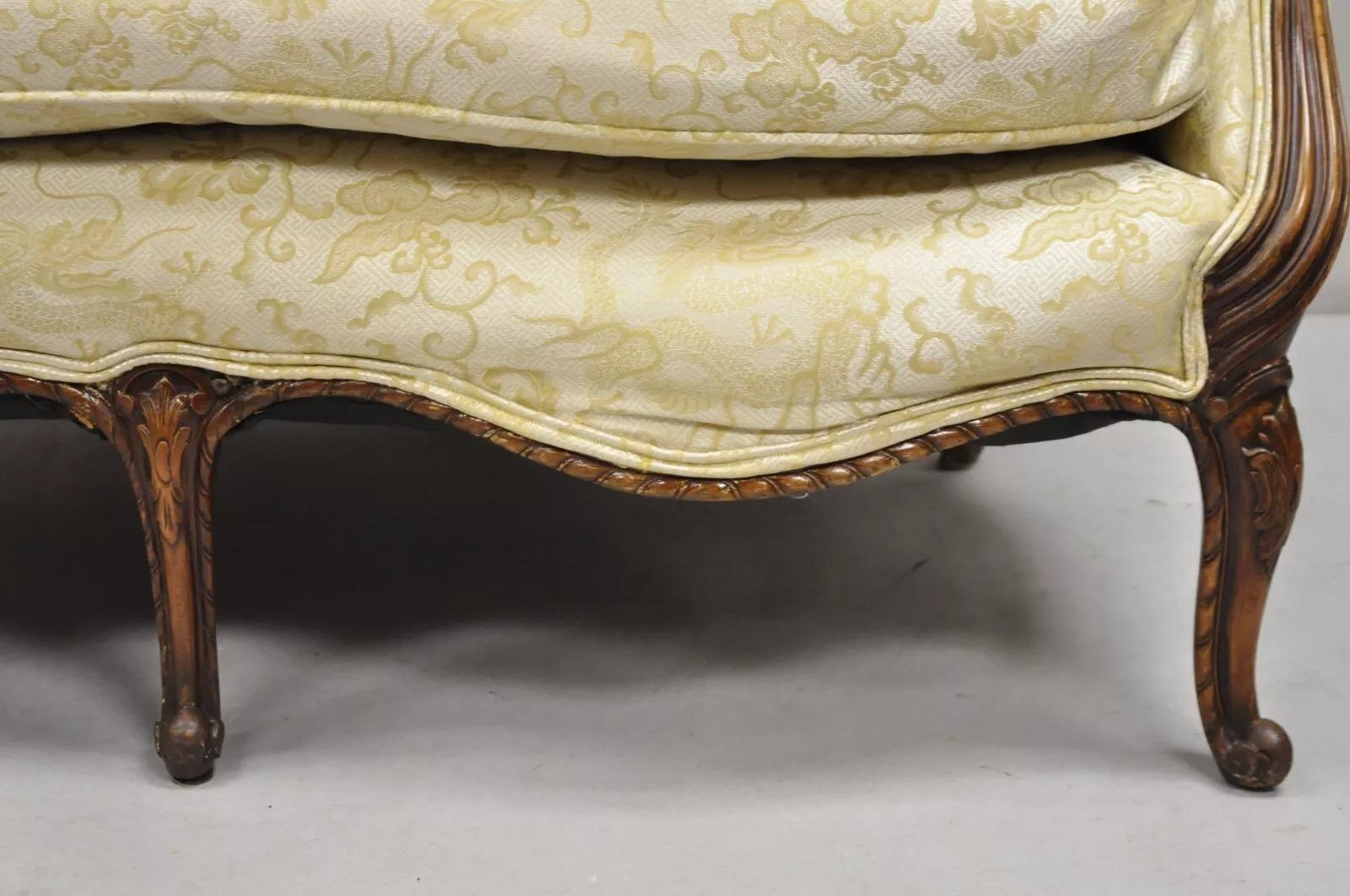Antique French Louis XV Style Carved Walnut Serpentine Settee Sofa Loveseat In condizioni buone in vendita a Philadelphia, PA