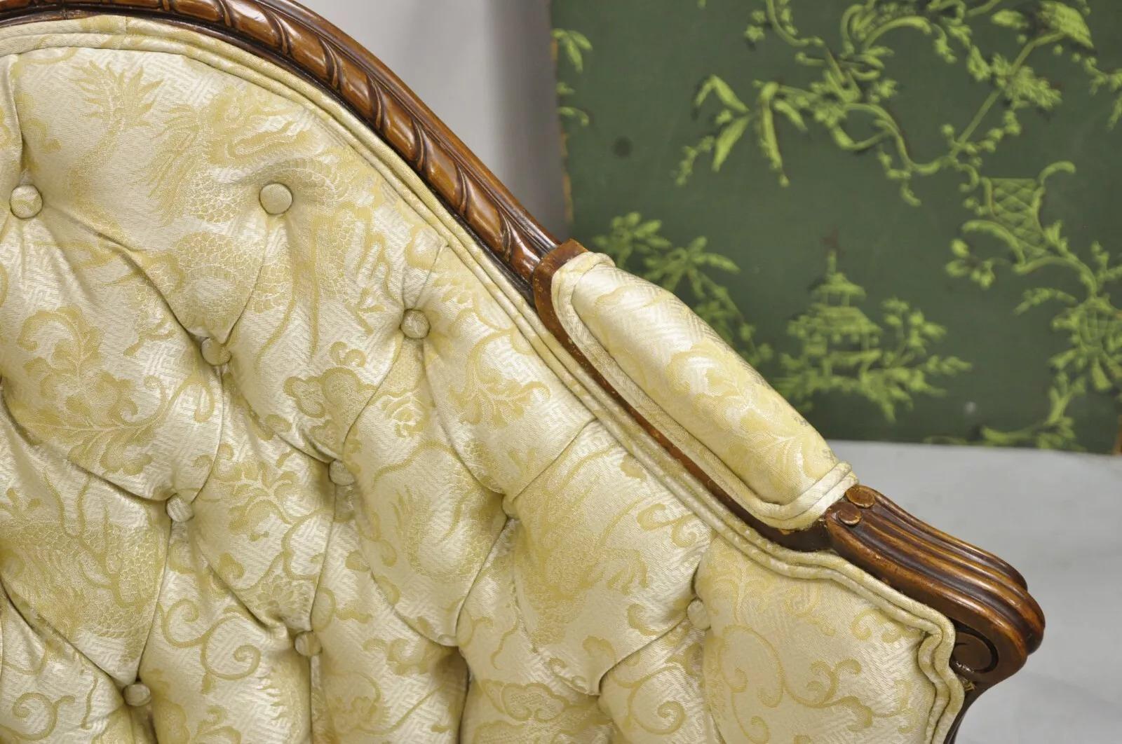 Tessuto Antique French Louis XV Style Carved Walnut Serpentine Settee Sofa Loveseat in vendita