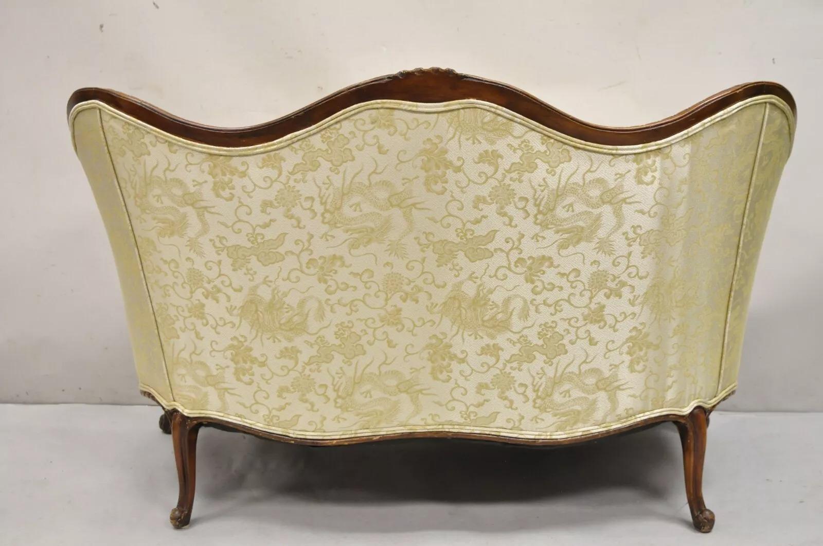 Antique French Louis XV Style Carved Walnut Serpentine Settee Sofa Loveseat in vendita 2