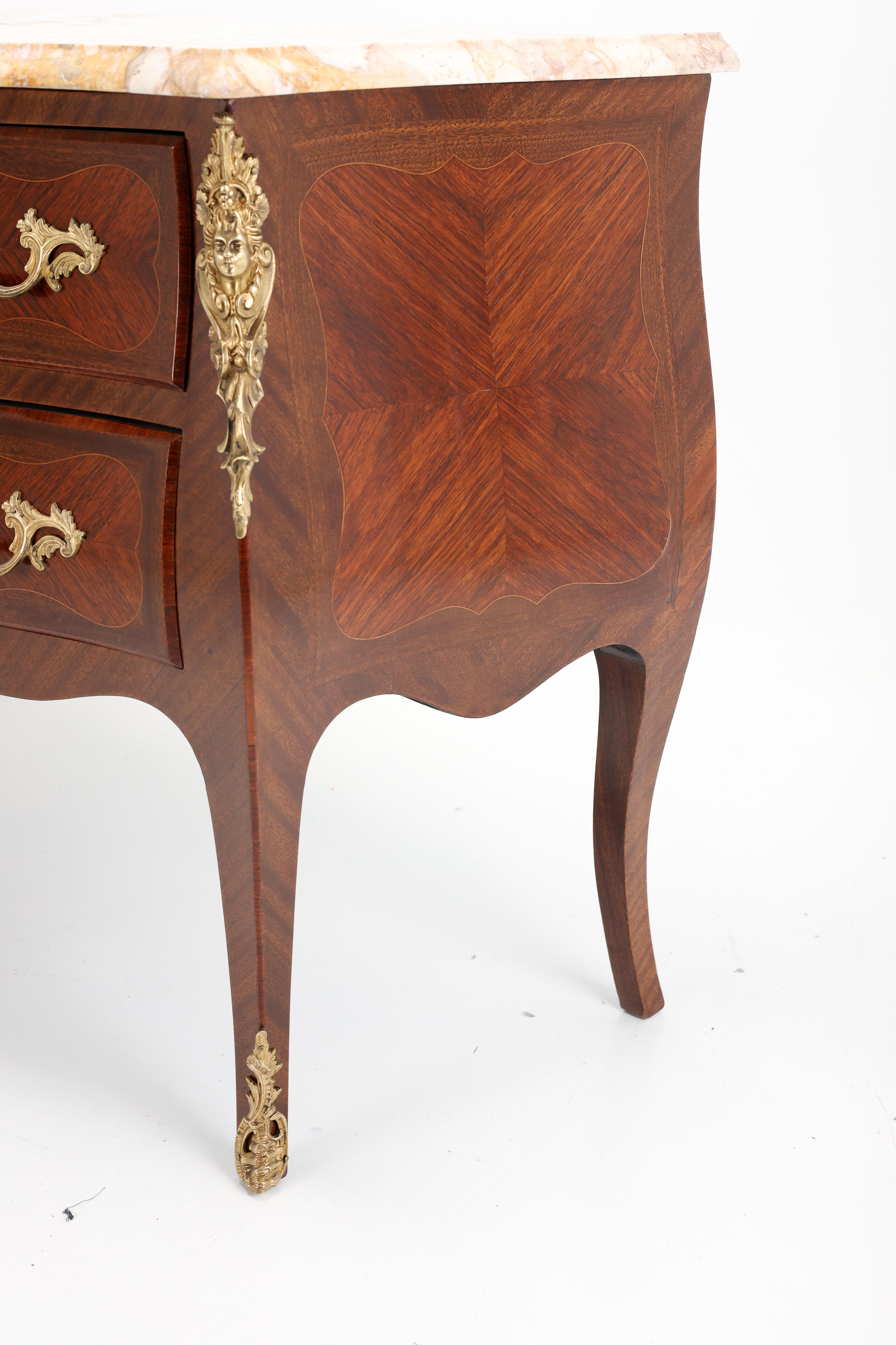 Ancienne commode française de style Louis XV en vente 9