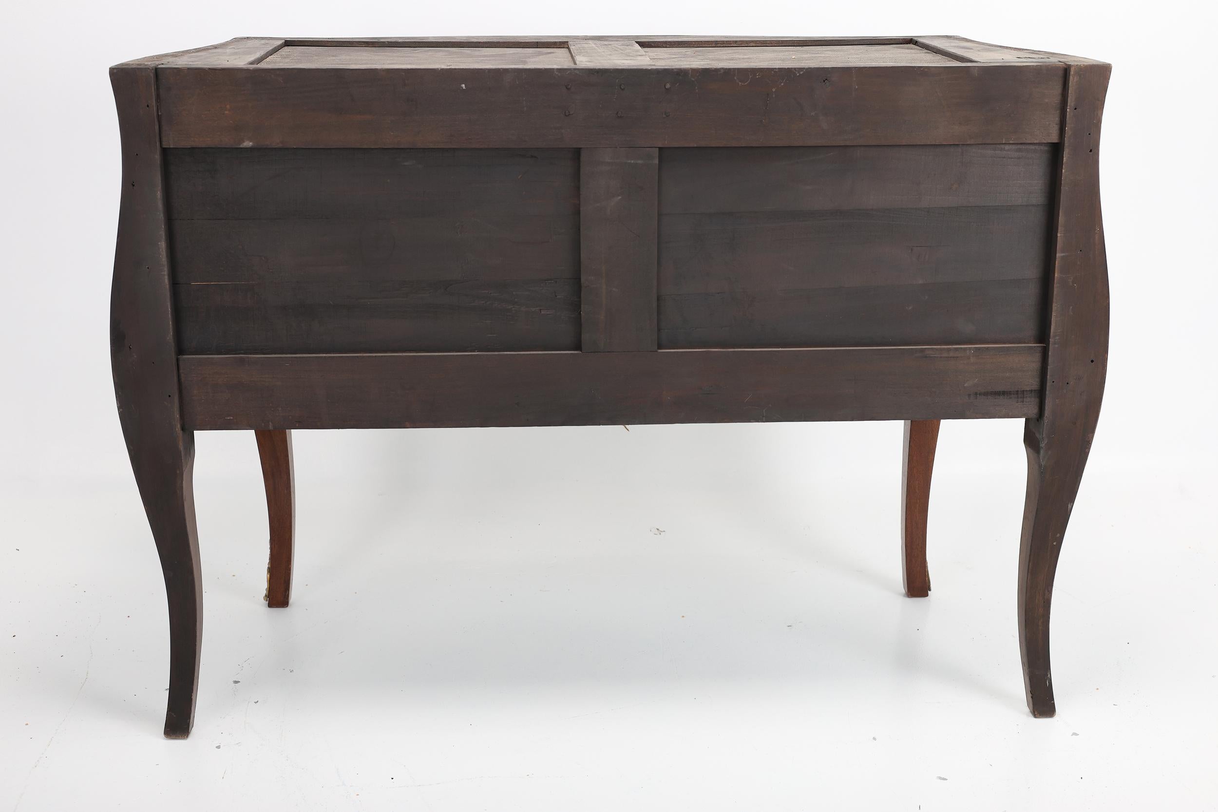 Ancienne commode française de style Louis XV en vente 11