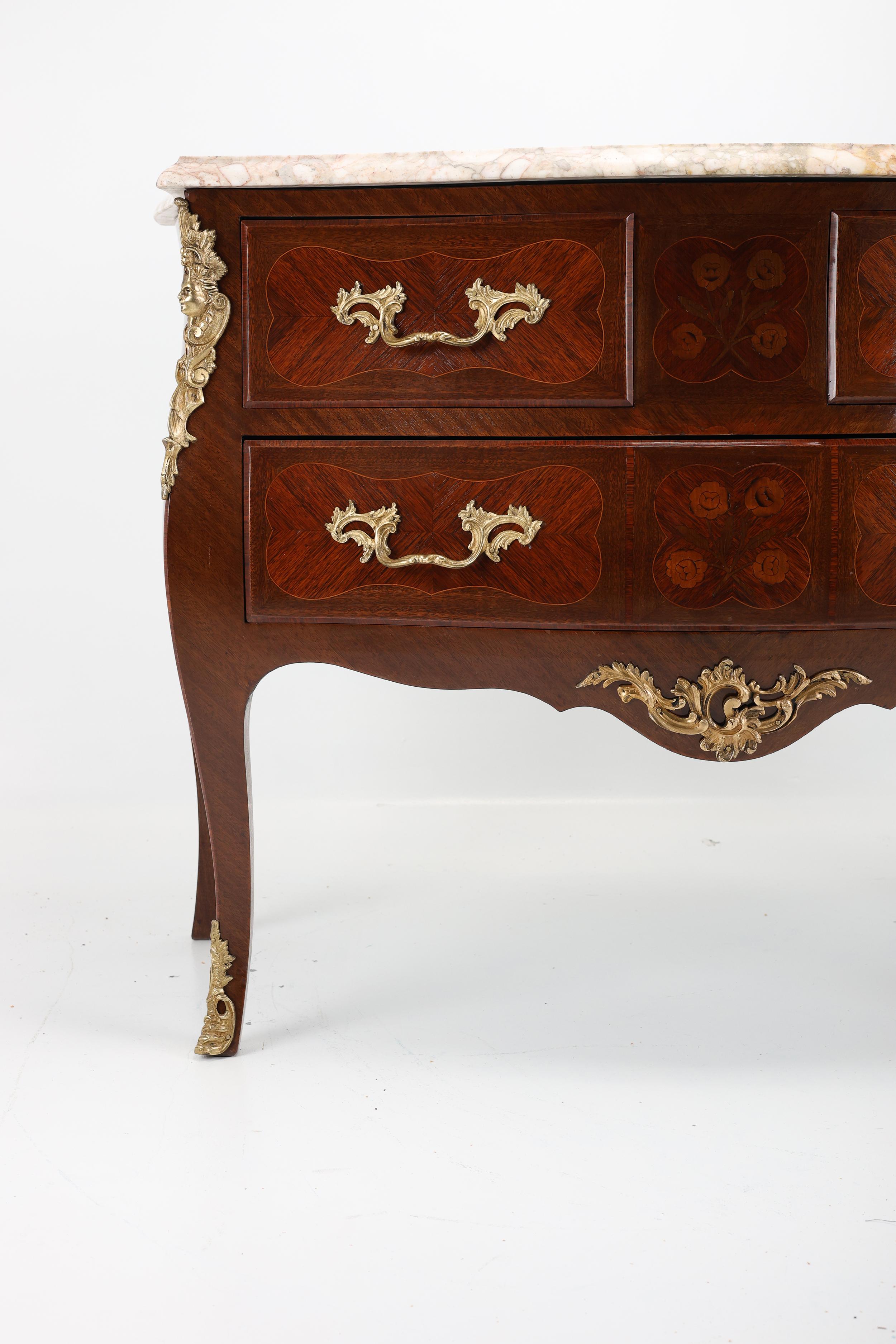 Poli Ancienne commode française de style Louis XV en vente
