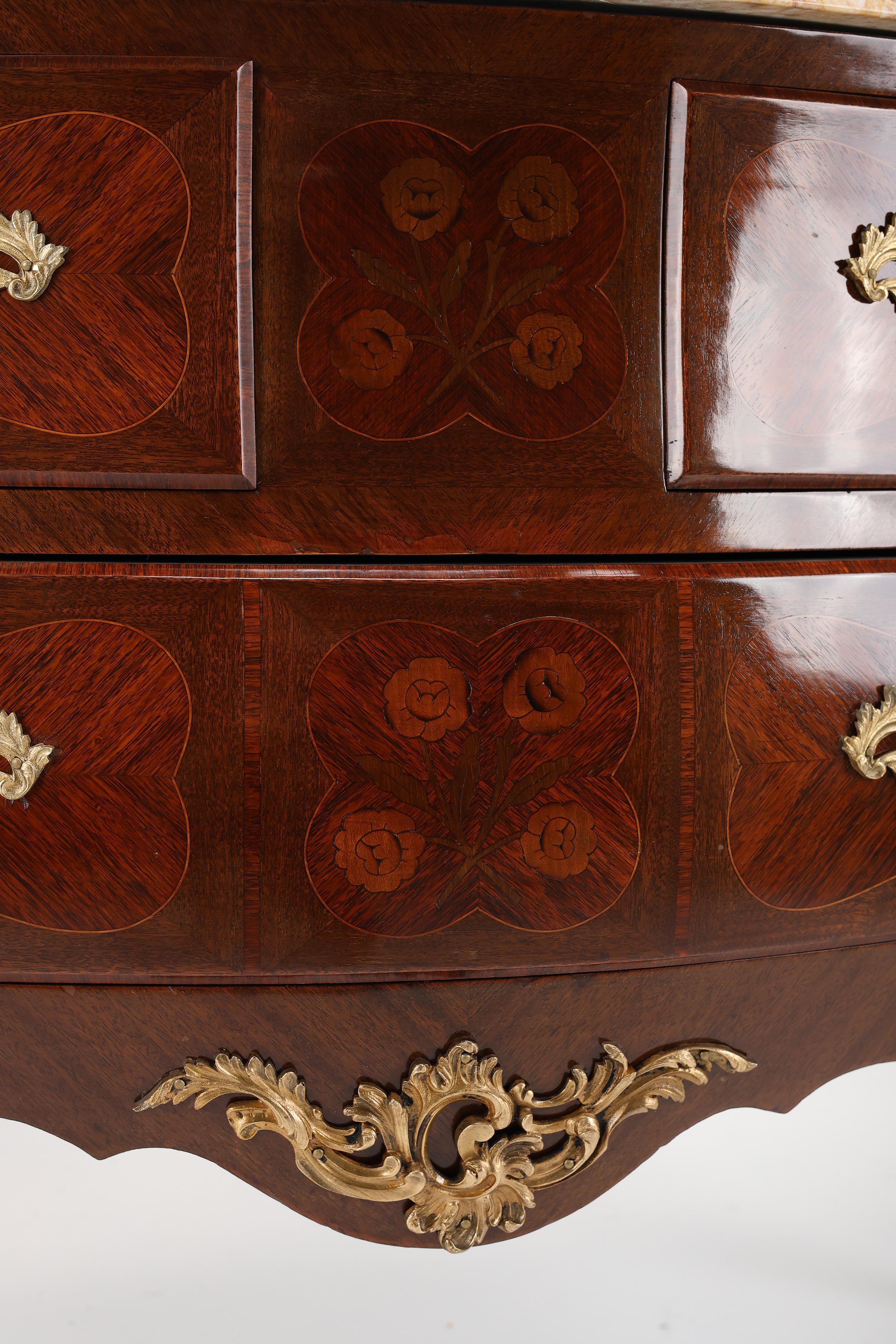 Ancienne commode française de style Louis XV Bon état - En vente à Stahnsdorf, DE