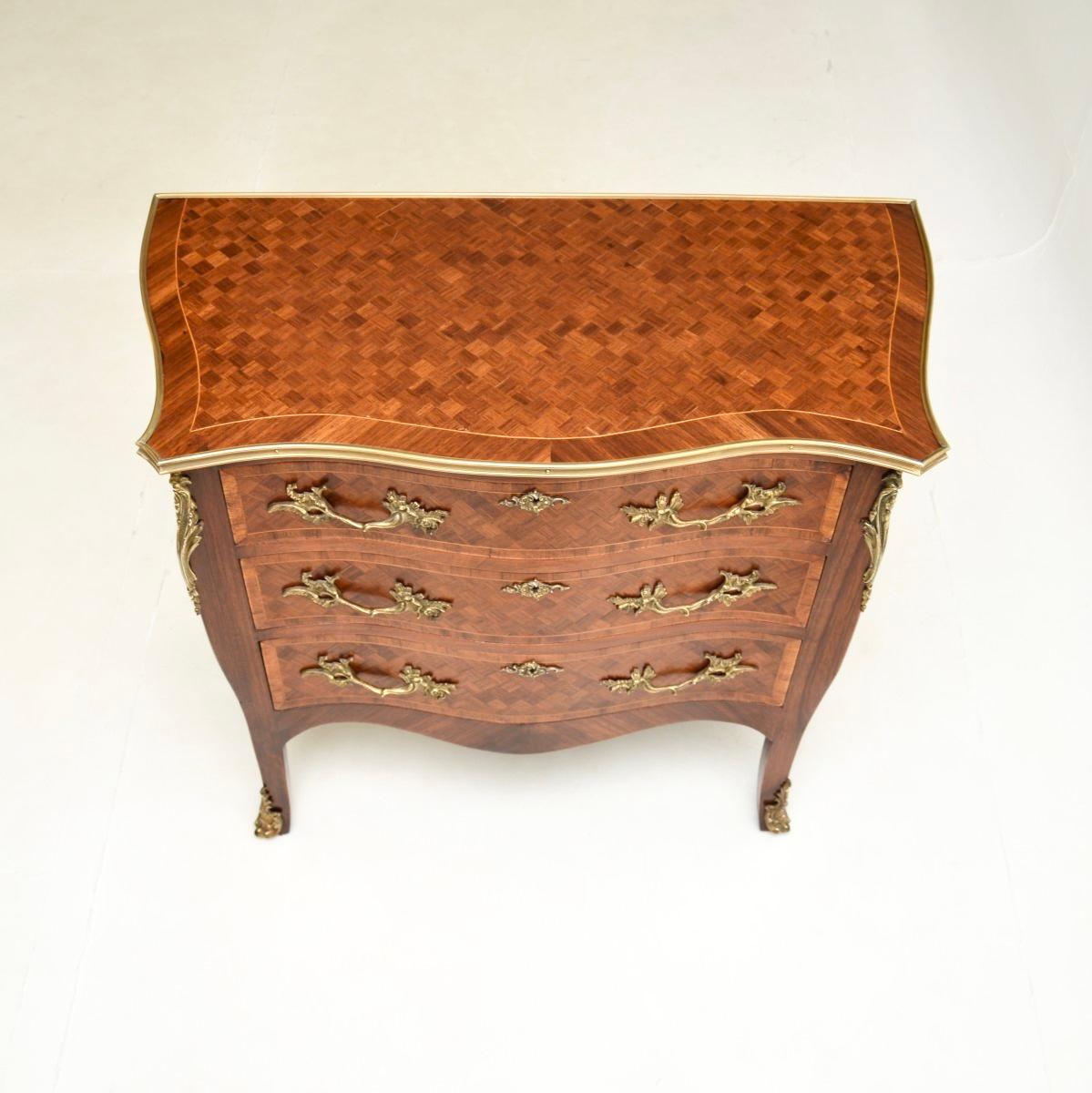 Bronzo Antique French Commode in stile Luigi XV in vendita