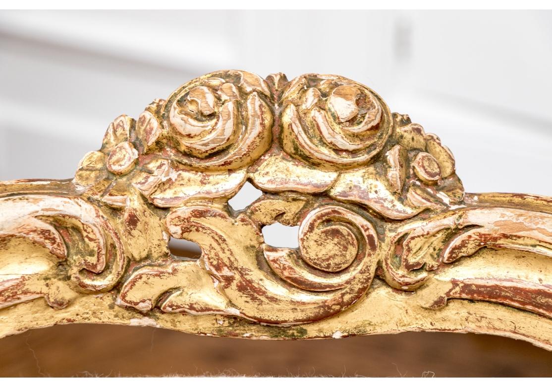 Antique French Style Upholstering Custom Upholstered Carved And Gilt Vanity Bench en vente 1