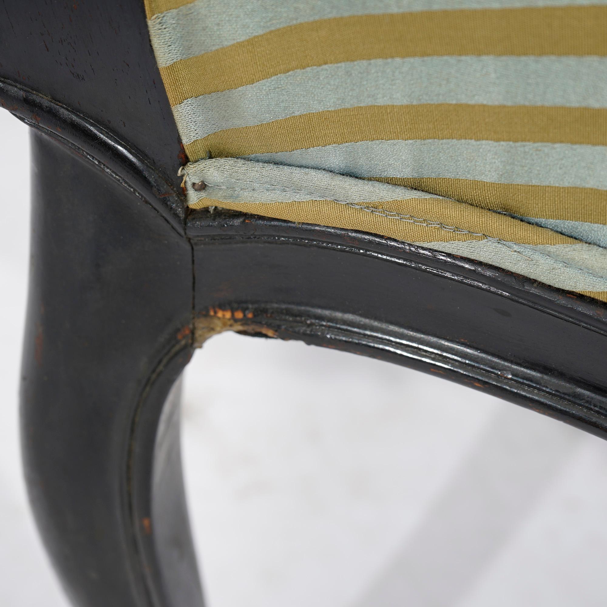 Antike Französisch Louis XV Stil Ebonized geschnitztem Holz & Ormolu Side Chairs 20thC im Angebot 7