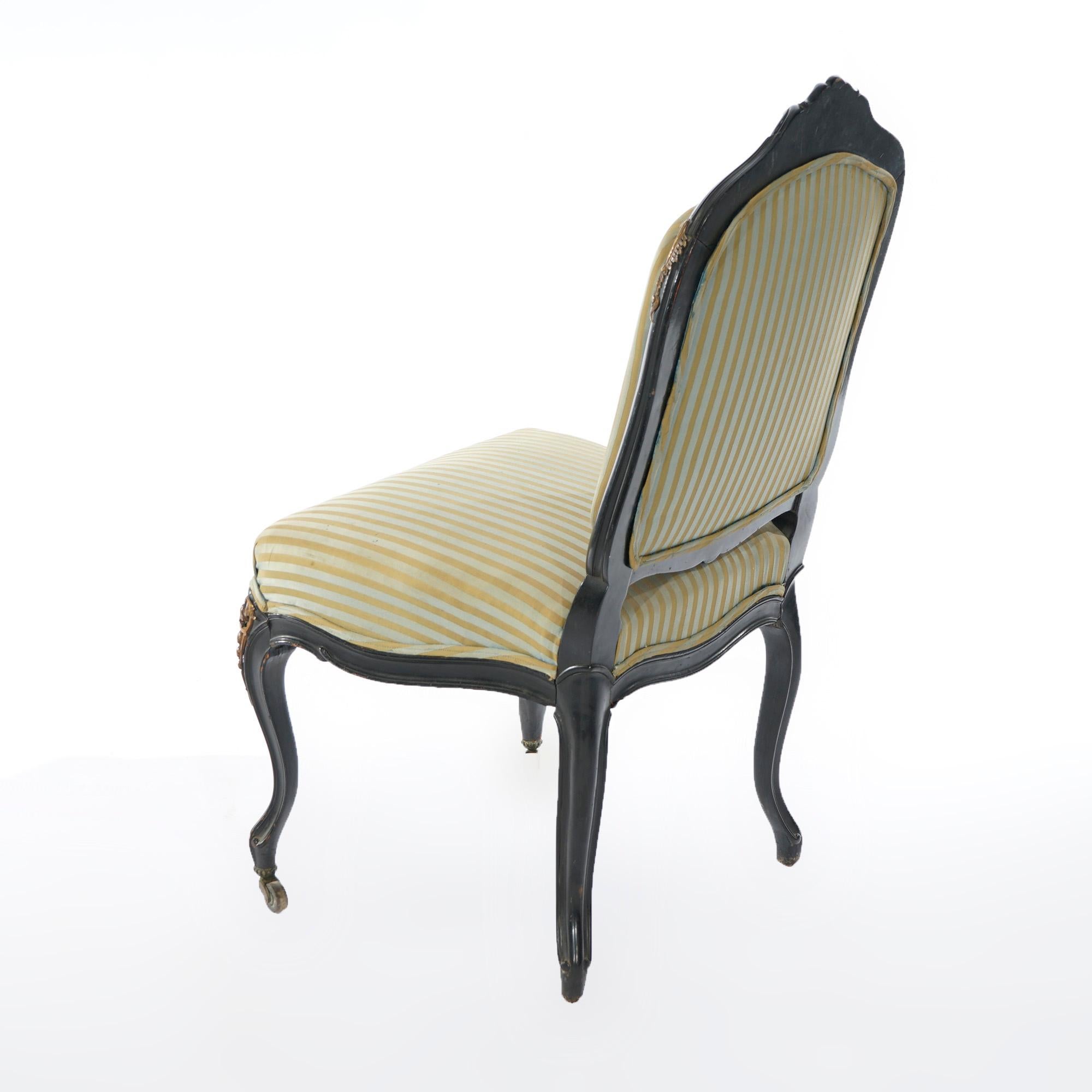 Antike Französisch Louis XV Stil Ebonized geschnitztem Holz & Ormolu Side Chairs 20thC im Zustand „Gut“ im Angebot in Big Flats, NY