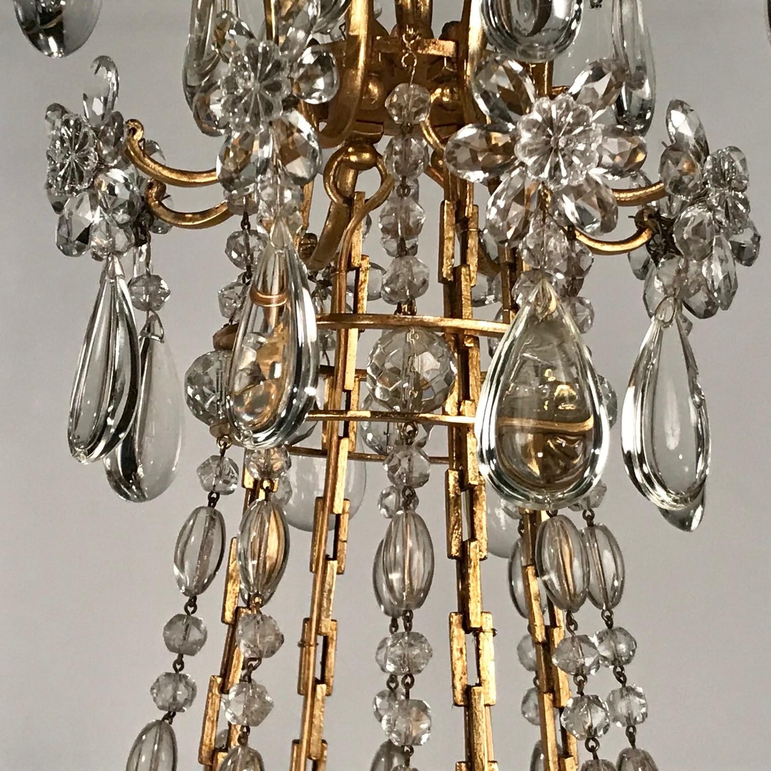 Lustre français ancien à huit lumières de style Louis XV en bronze doré et cristal en vente 3