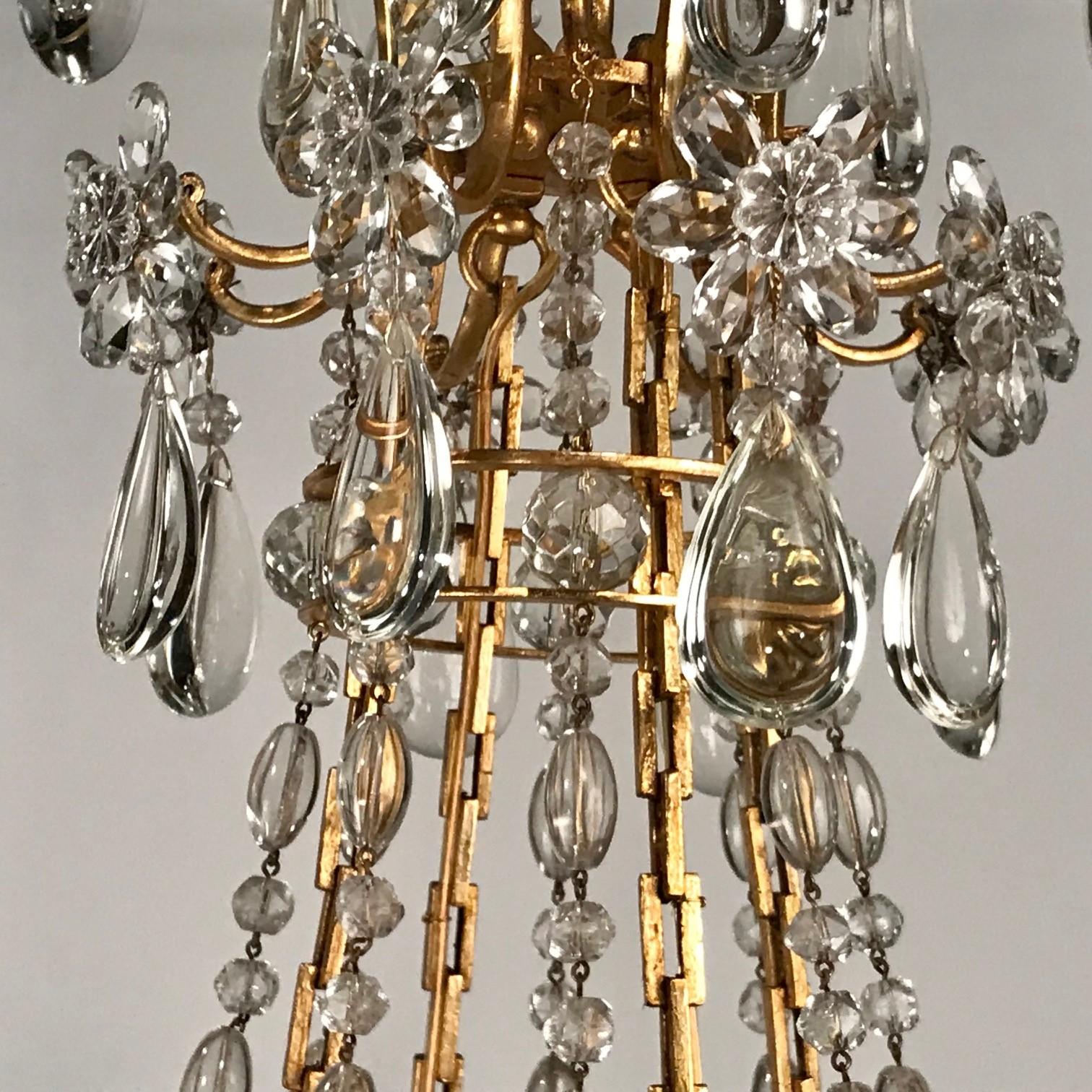Lustre français ancien à huit lumières de style Louis XV en bronze doré et cristal en vente 4