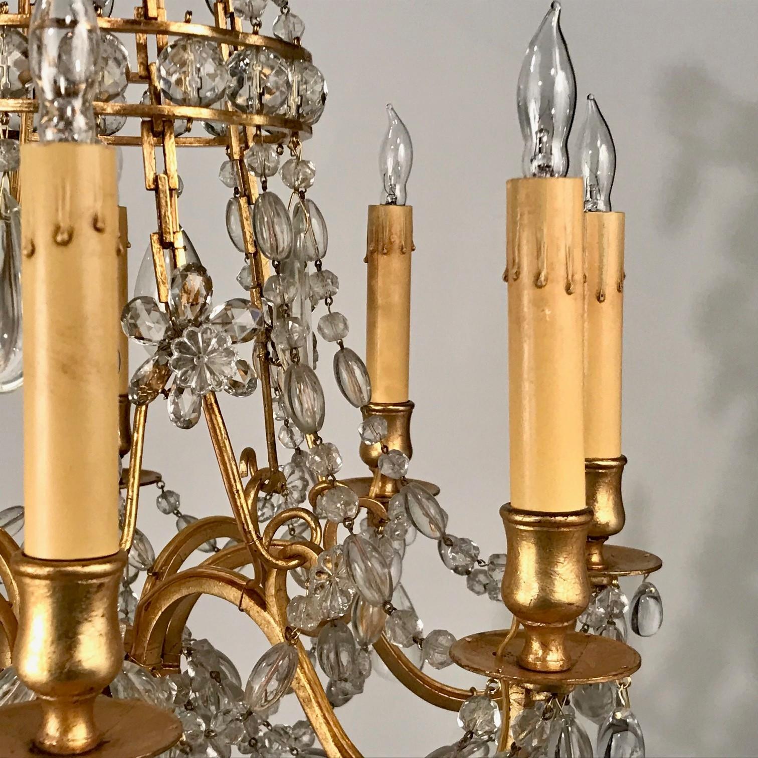Lustre français ancien à huit lumières de style Louis XV en bronze doré et cristal en vente 8
