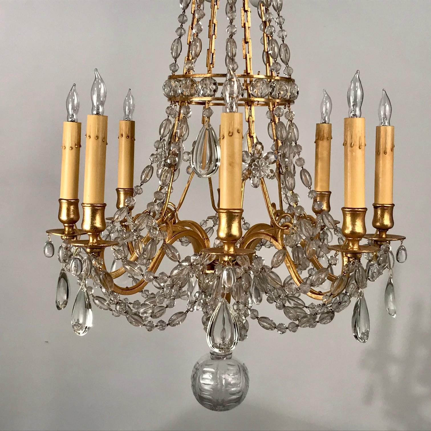 Lustre français ancien à huit lumières de style Louis XV en bronze doré et cristal en vente 9