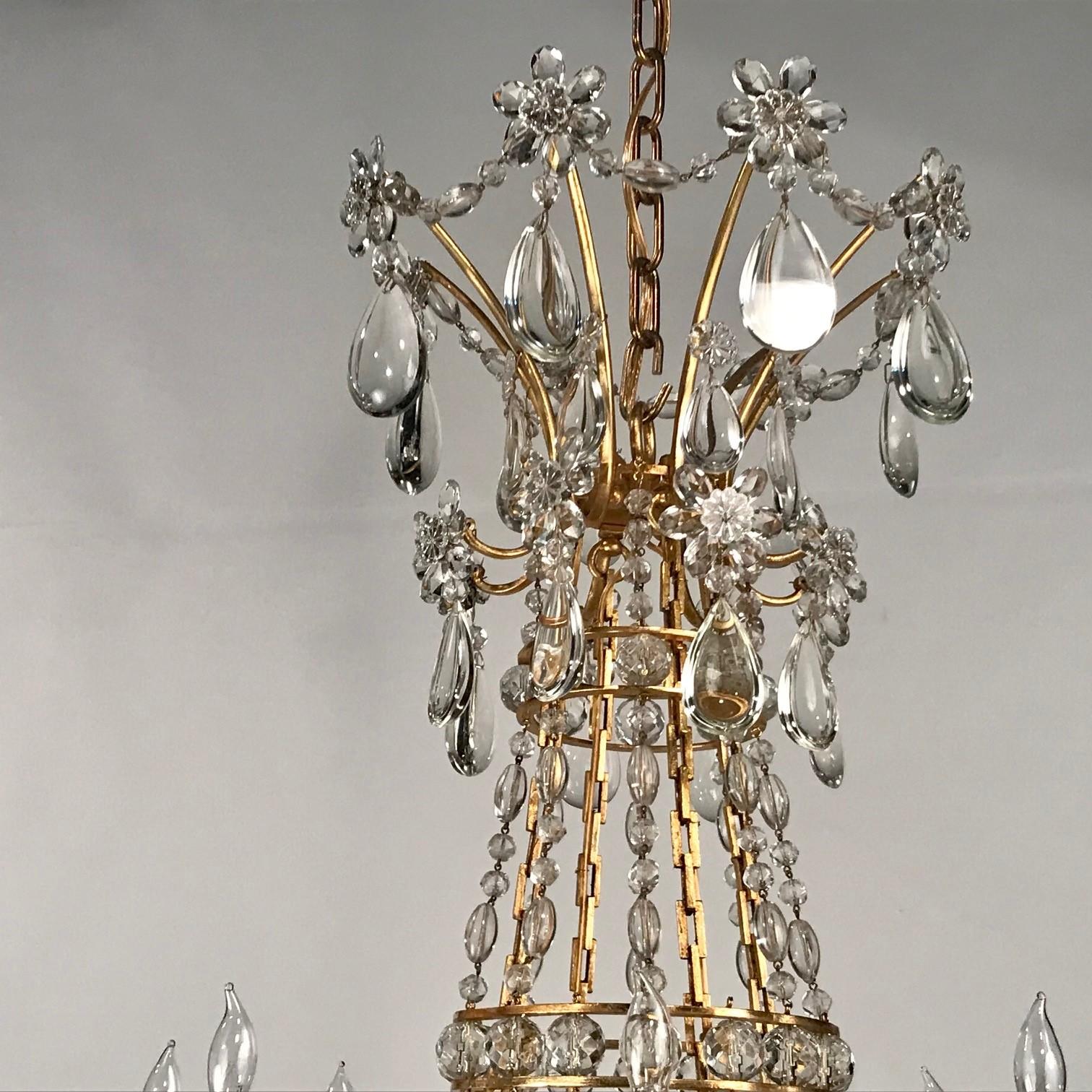 Lustre français ancien à huit lumières de style Louis XV en bronze doré et cristal en vente 10
