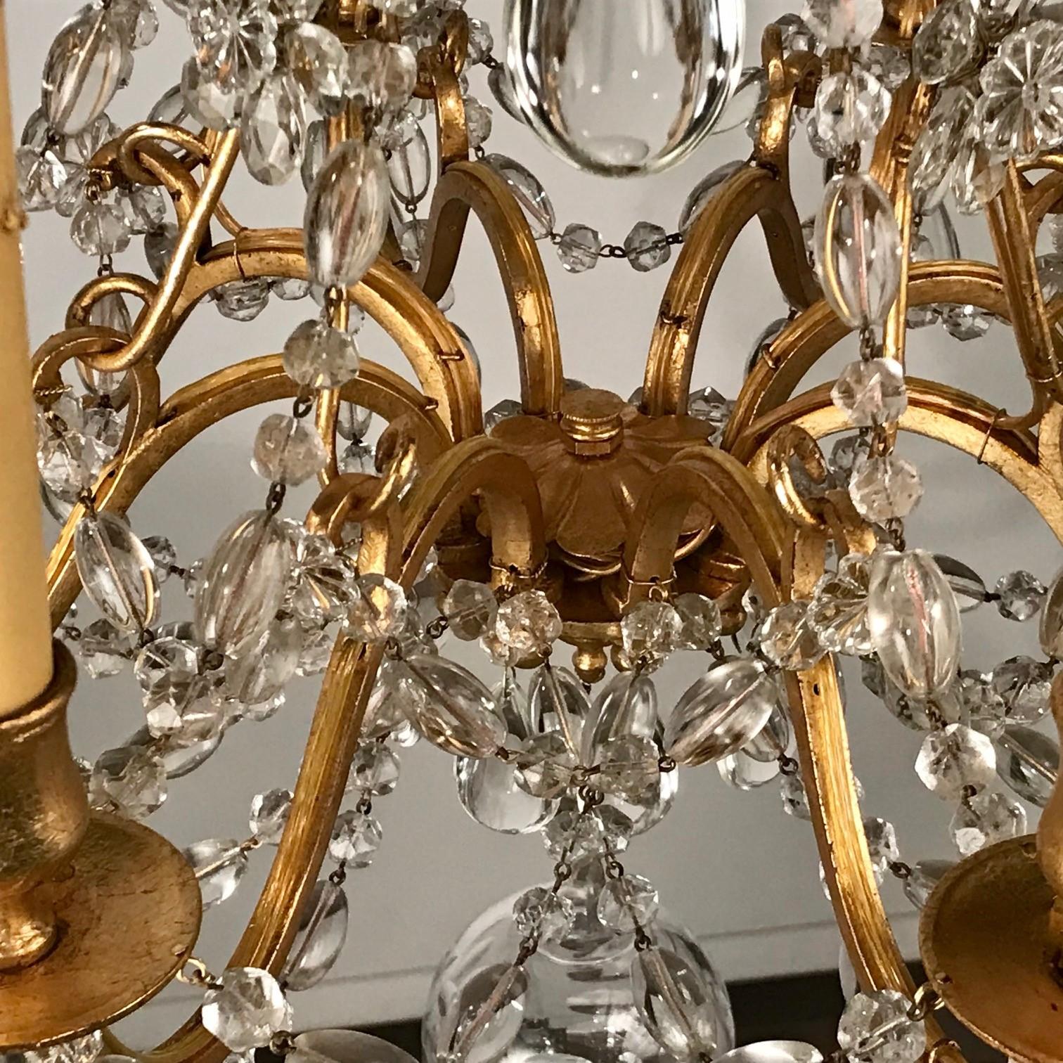 Lustre français ancien à huit lumières de style Louis XV en bronze doré et cristal en vente 2