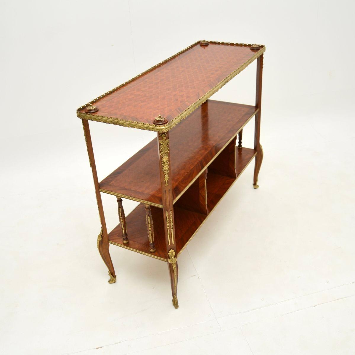 Français Ancienne étagère française de style Louis XV en vente