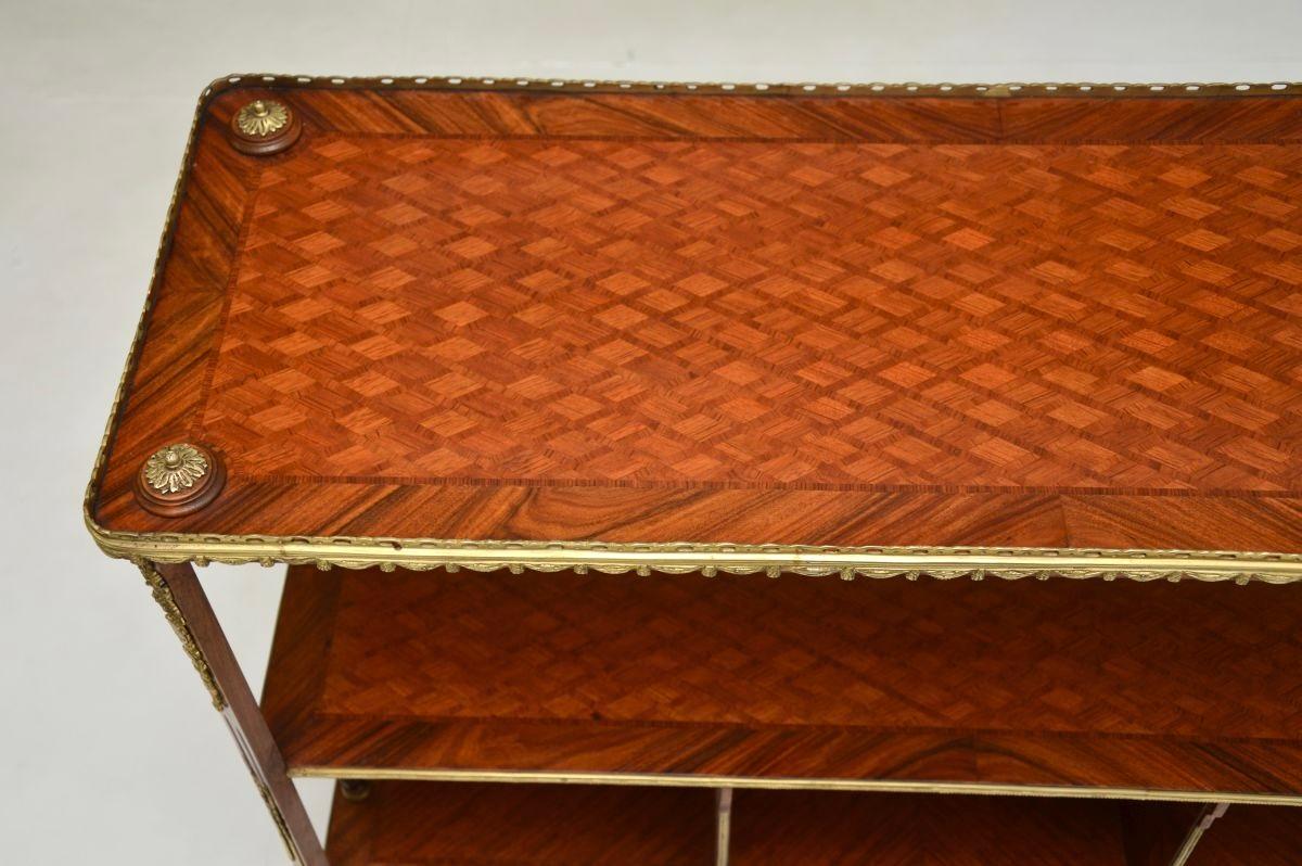Fin du XIXe siècle Ancienne étagère française de style Louis XV en vente